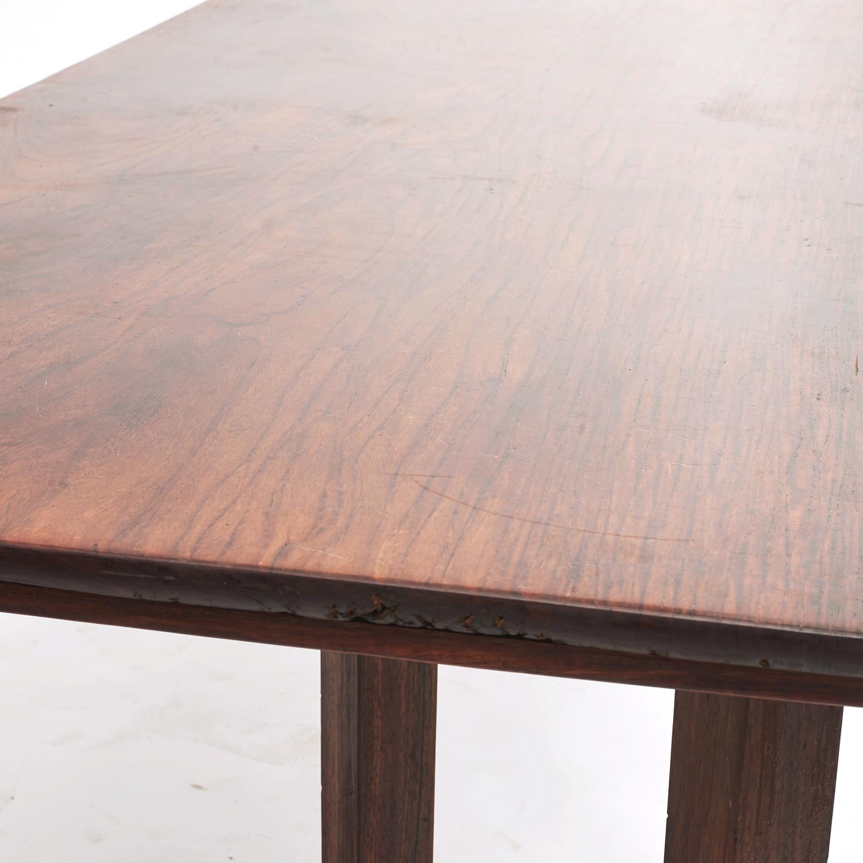 Long dining table crafted in Narra hardwood.
Tabletop made of one-piece of wood with beautiful grain. Profiled table edge.
The tabletop is resting on six cubist style legs with pierced 