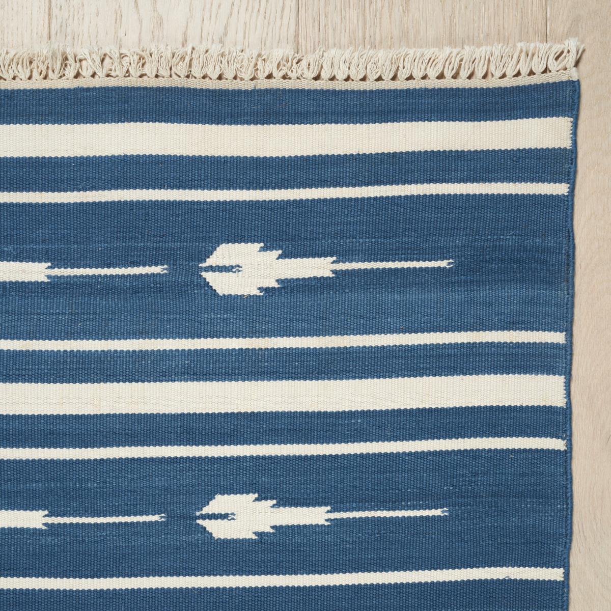 Un tissage plat en coton avec un motif polyvalent et de belles variations tonales, Amagansett est disponible dans une gamme de tailles utiles. Il s'agit d'un tapis élégant et facile à utiliser qui trouve sa place dans presque toutes les pièces.
