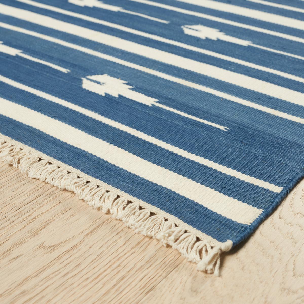 Moderne Tapis Narragansett en indigo, 8x10 pieds en vente