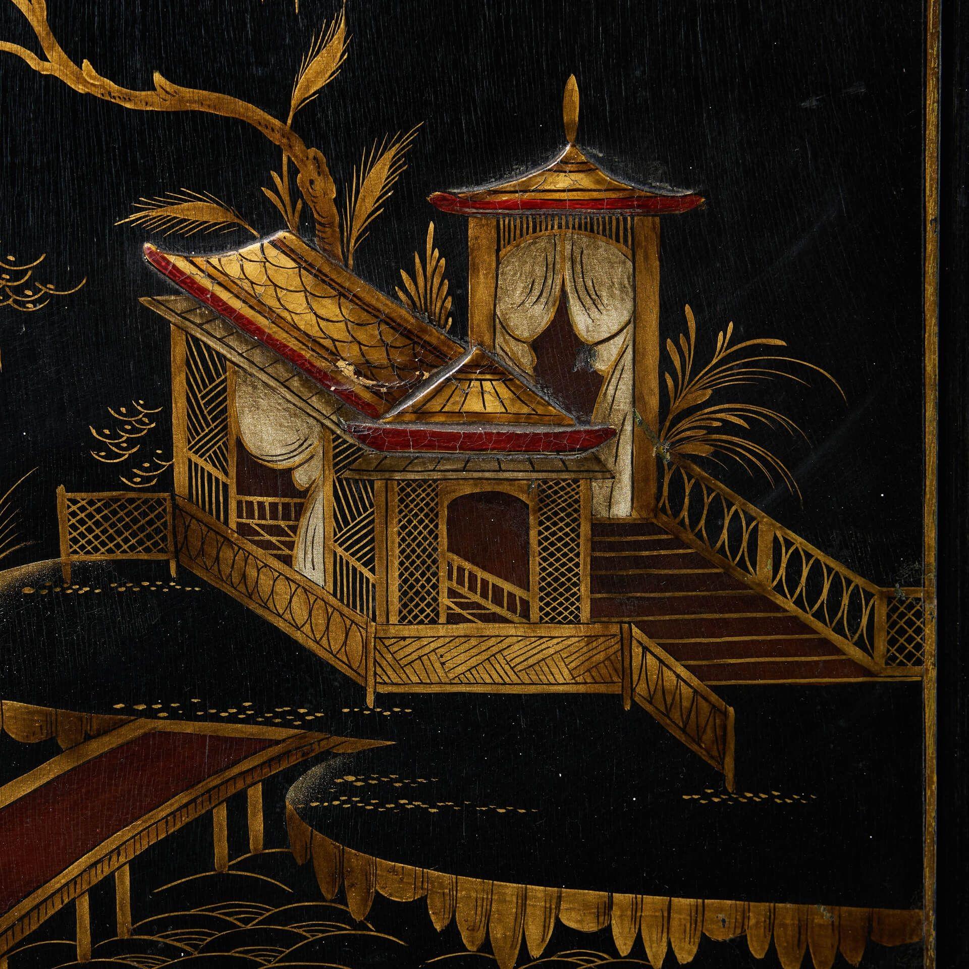 XX secolo Stretto camino dipinto in stile Chinoiserie degli anni '20 in vendita