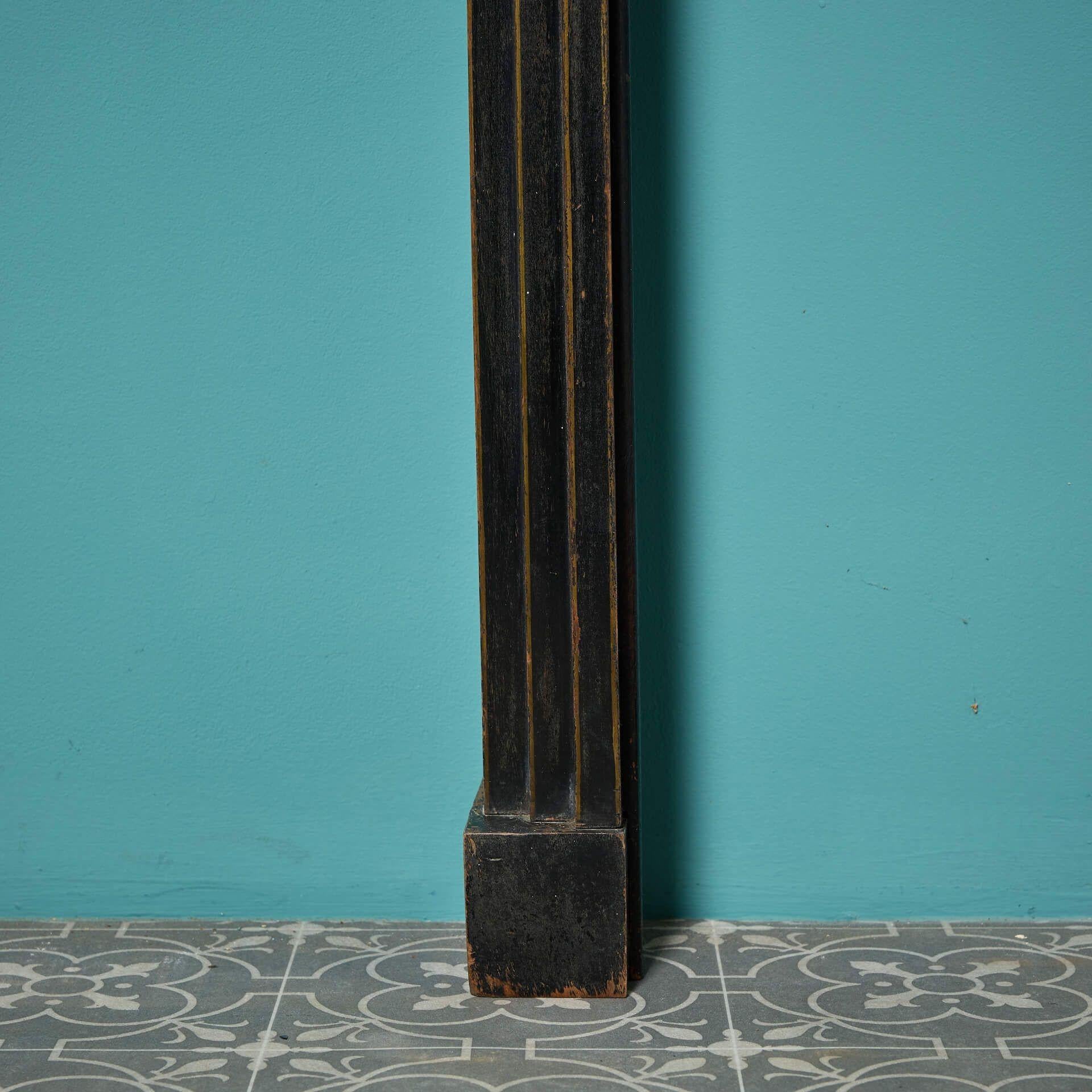 Stretto camino dipinto in stile Chinoiserie degli anni '20 in vendita 1