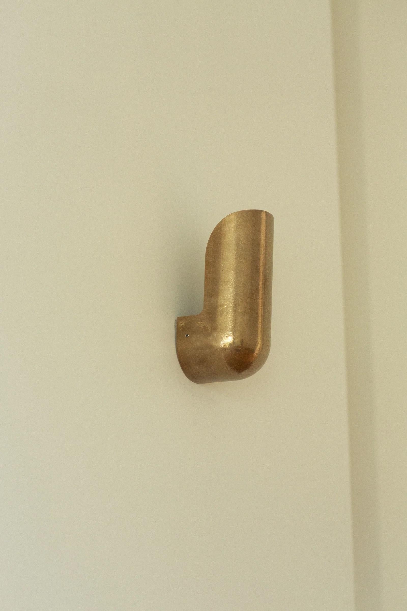 Contemporary Narrow Silver Aluminum Elbow Wall Light by Henry Wilson In New Condition For Sale In Geneve, CH