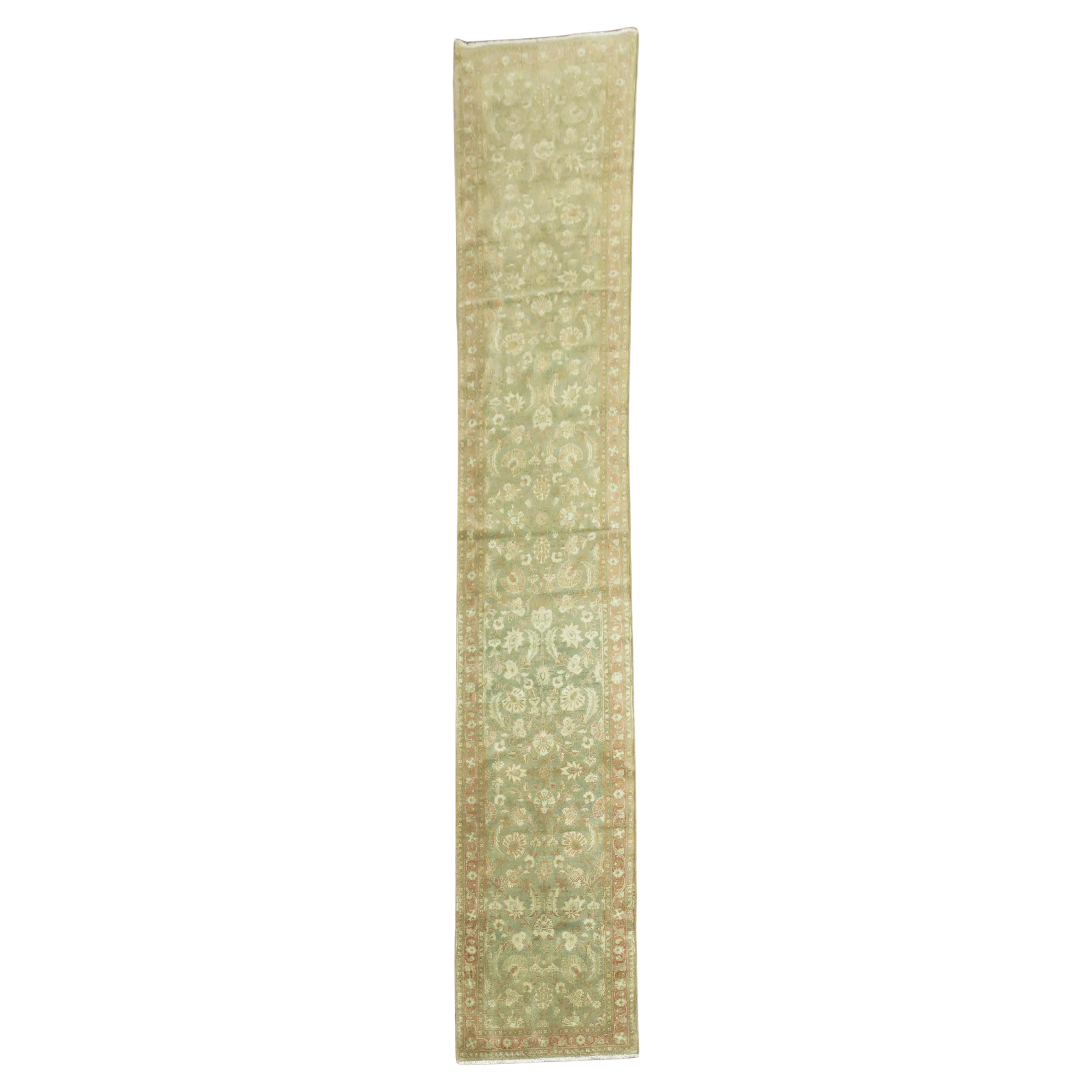 Tapis de couloir persan ancien étroit de Tabriz brun et vert