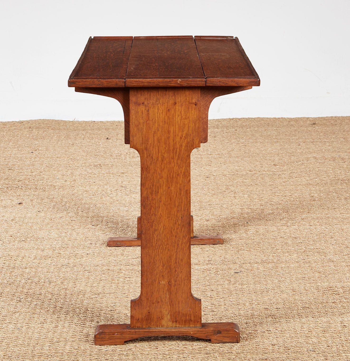 Narrow Arts & Crafts Hall Table In Good Condition For Sale In Greenwich, CT