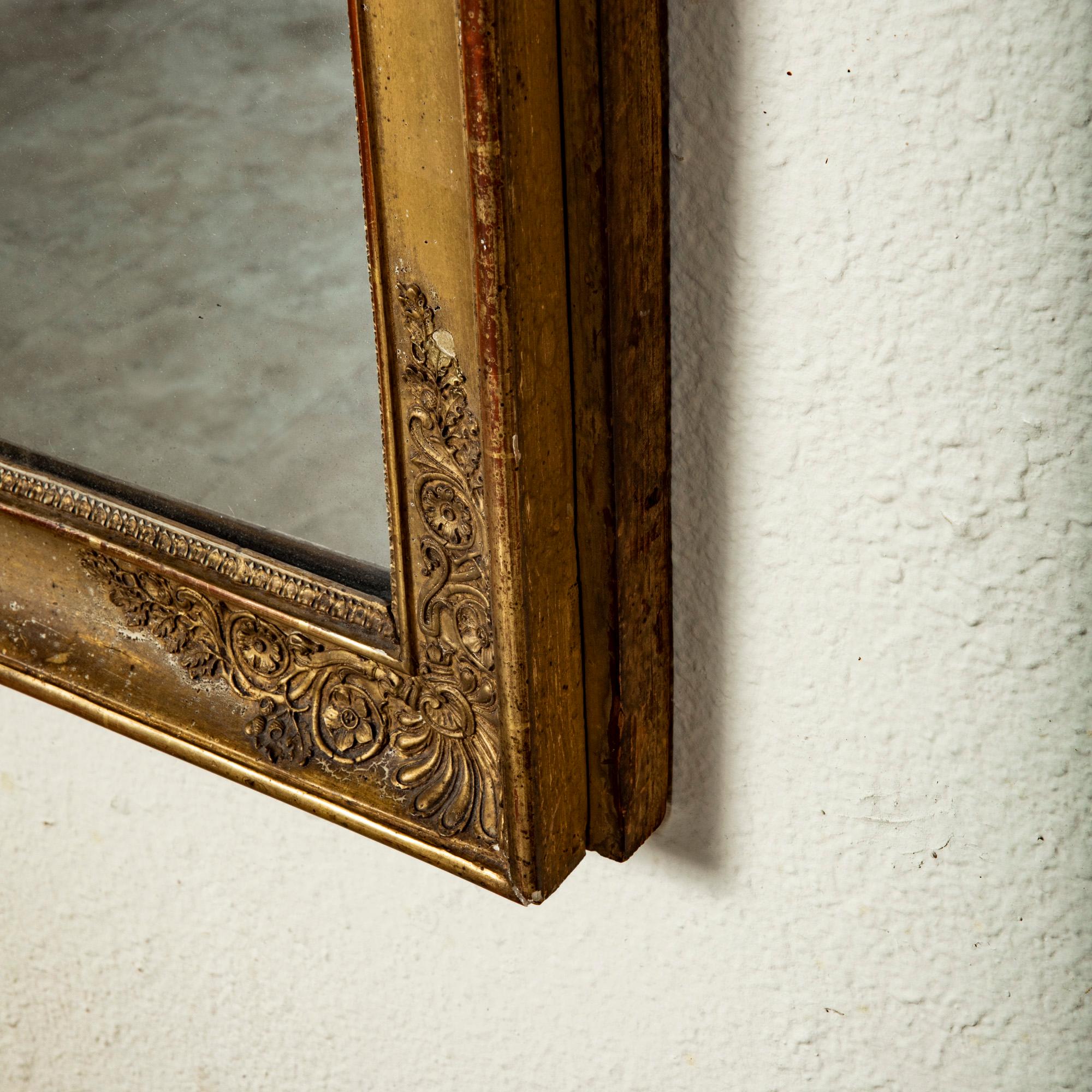 Miroir étroit en bois doré de la Restauration française du début du 19e siècle en vente 5