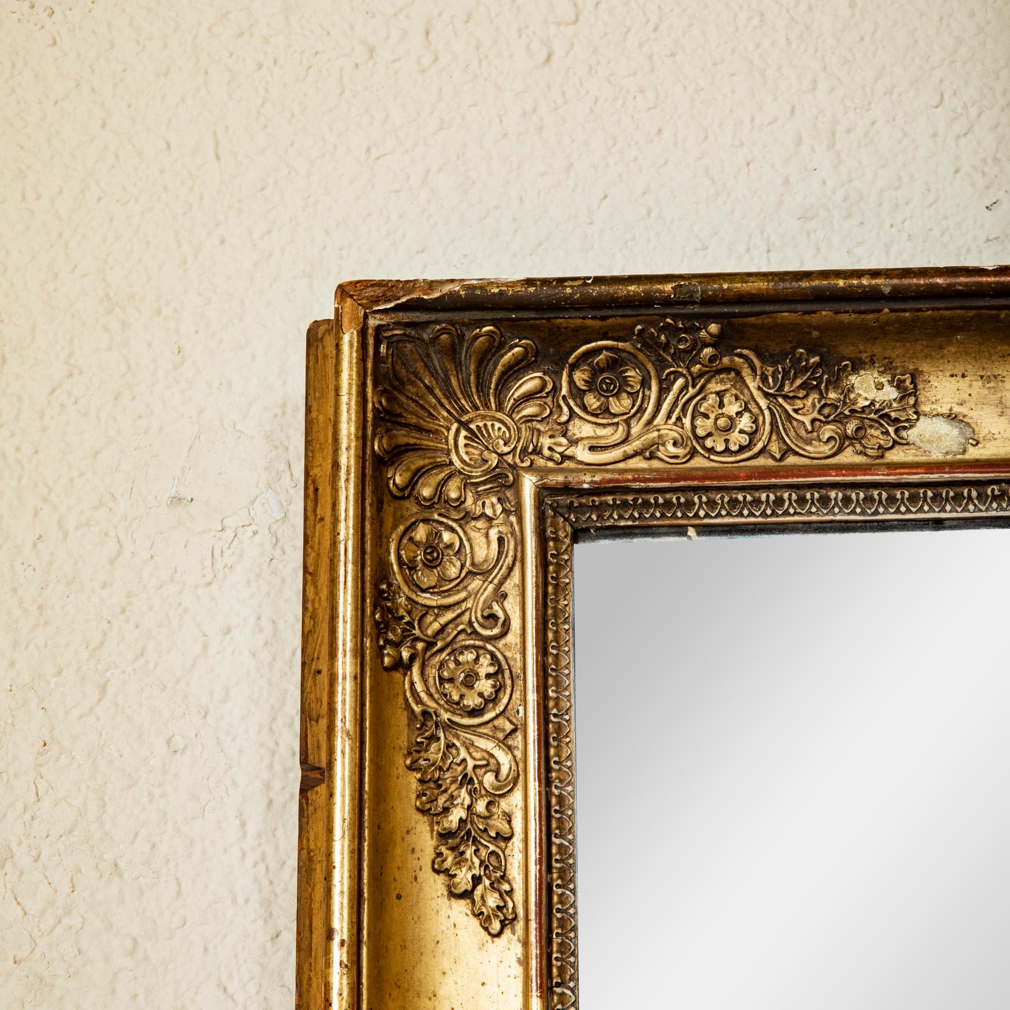 Narrow Early 19th Century French Restauration Period Giltwood Mirror For Sale 4