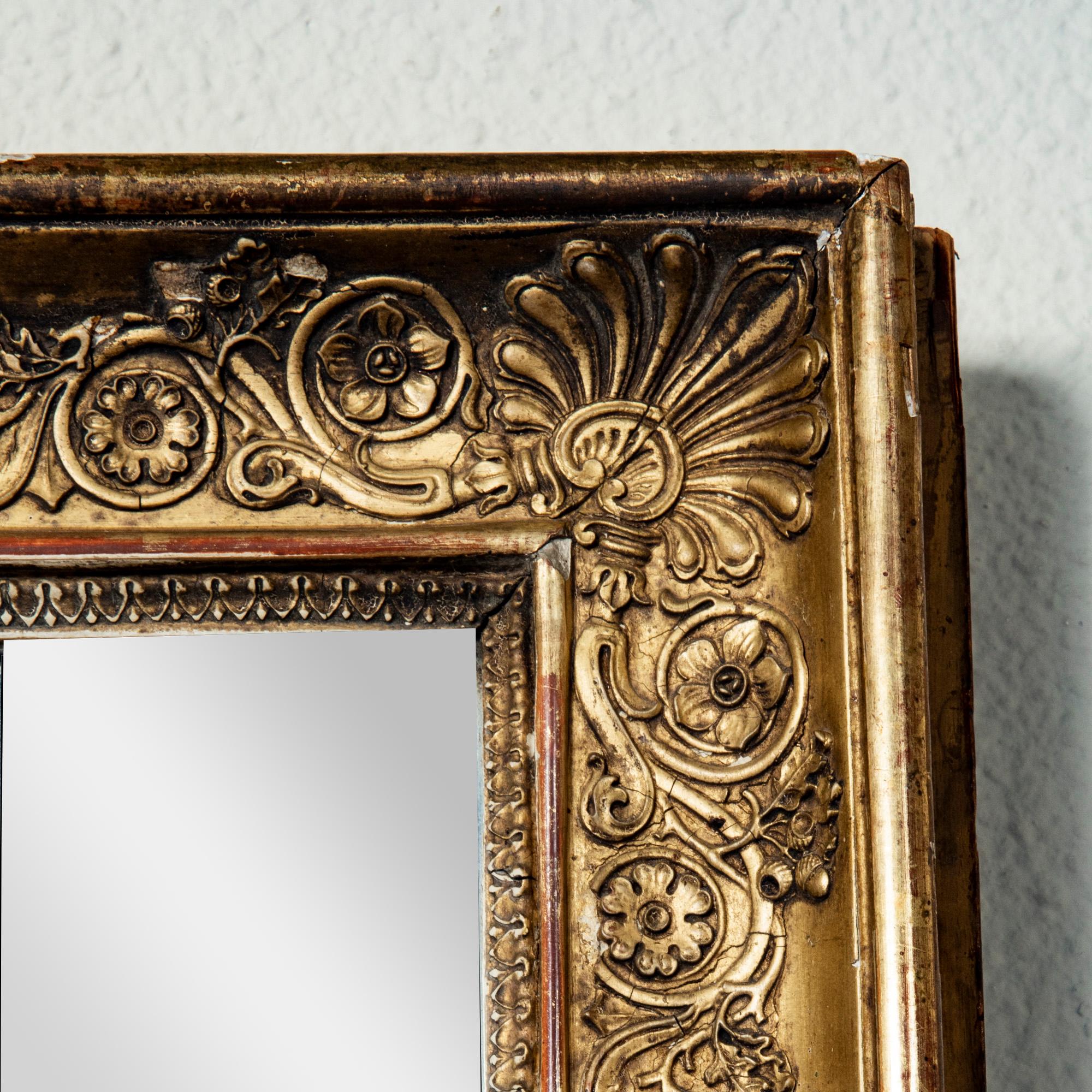 Narrow Early 19th Century French Restauration Period Giltwood Mirror For Sale 5