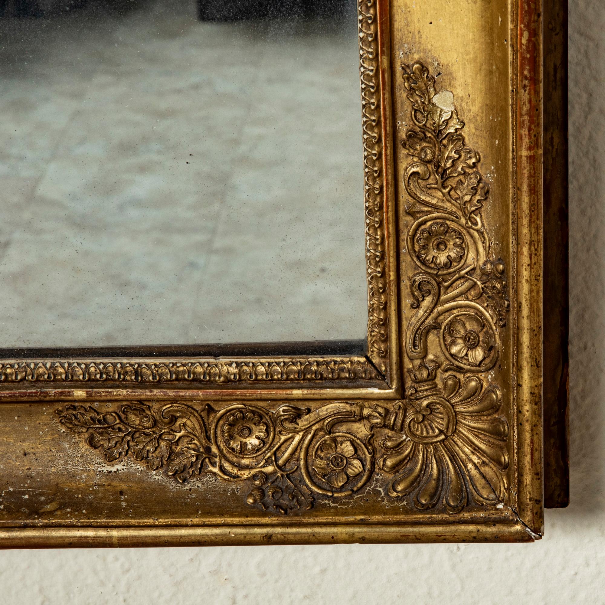 Narrow Early 19th Century French Restauration Period Giltwood Mirror For Sale 6