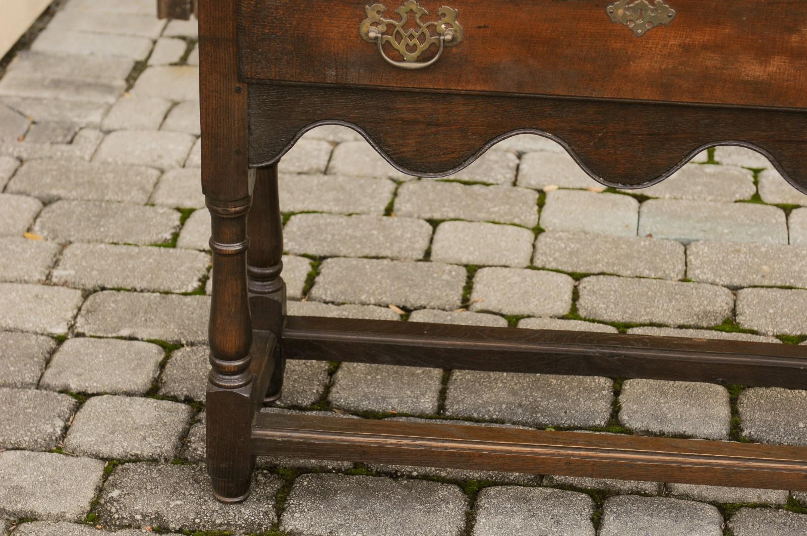 Narrow English 1880s Oak Console Table with Single Drawer and Scalloped Skirt 6