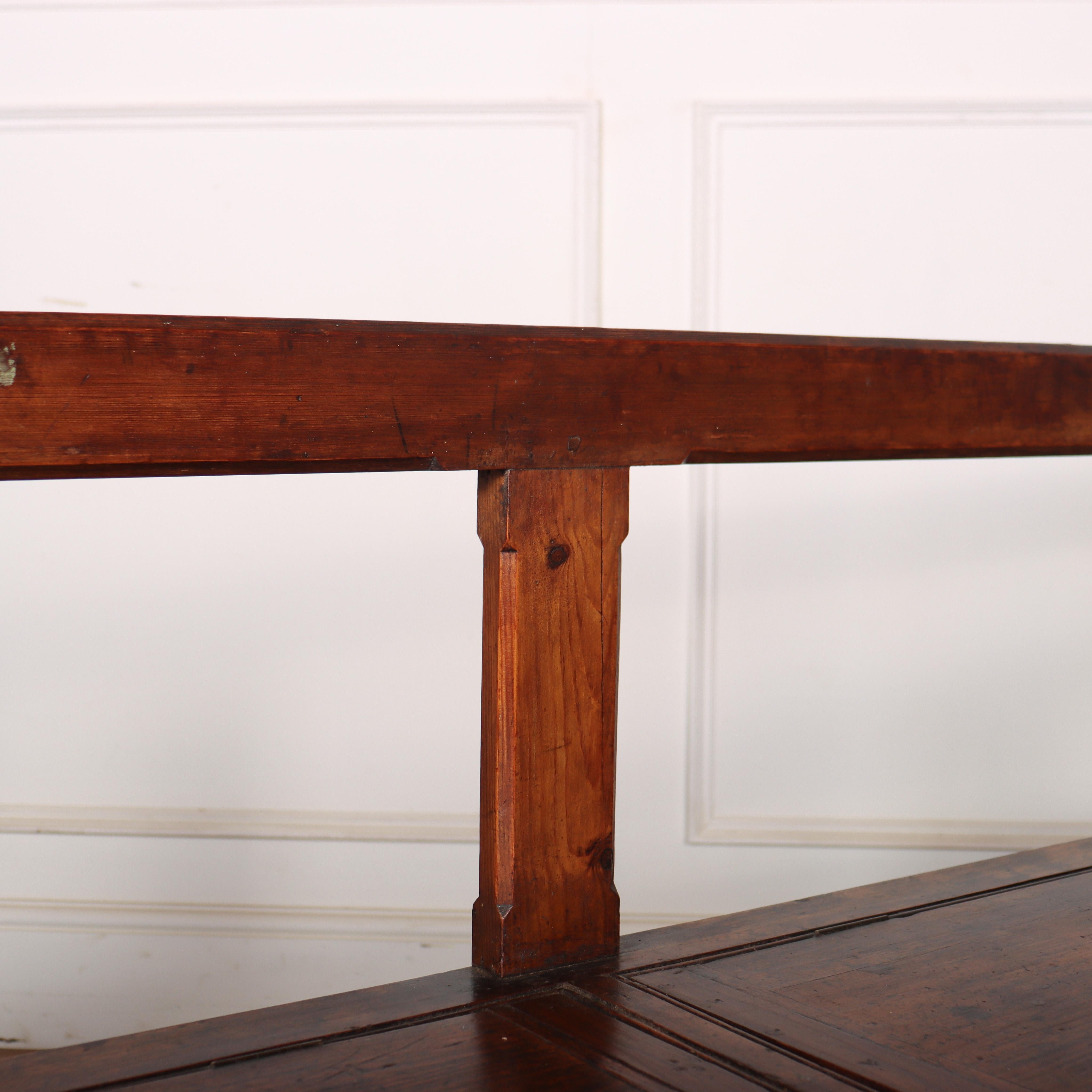 Narrow English Storage Settle In Good Condition For Sale In Leamington Spa, Warwickshire