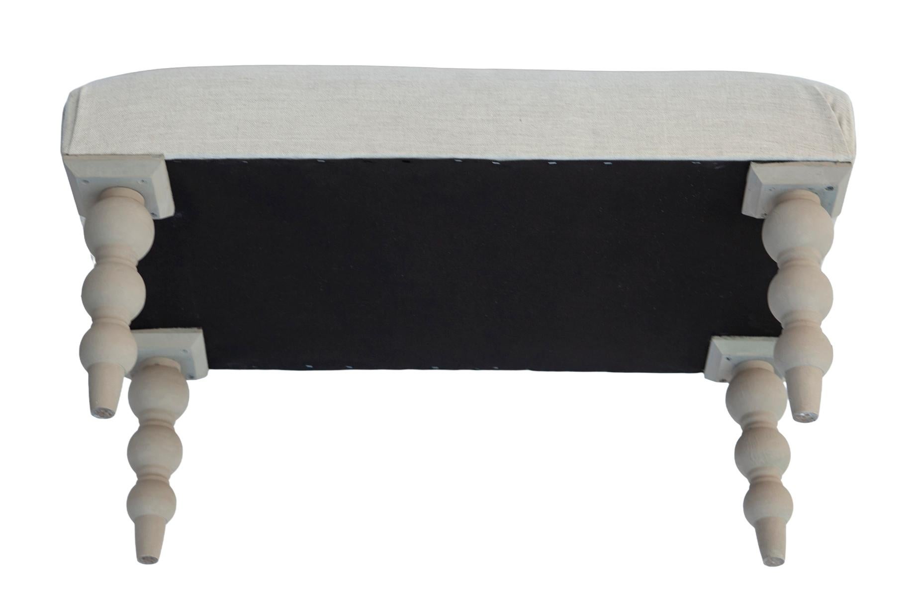 Lin Pouf européen étroit en lin naturel sur roulettes en laiton antique en vente