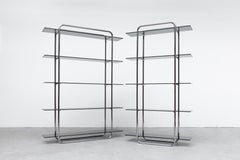 Schmale Vitrine im Gispen-Stil aus Chrom und Rauchglas