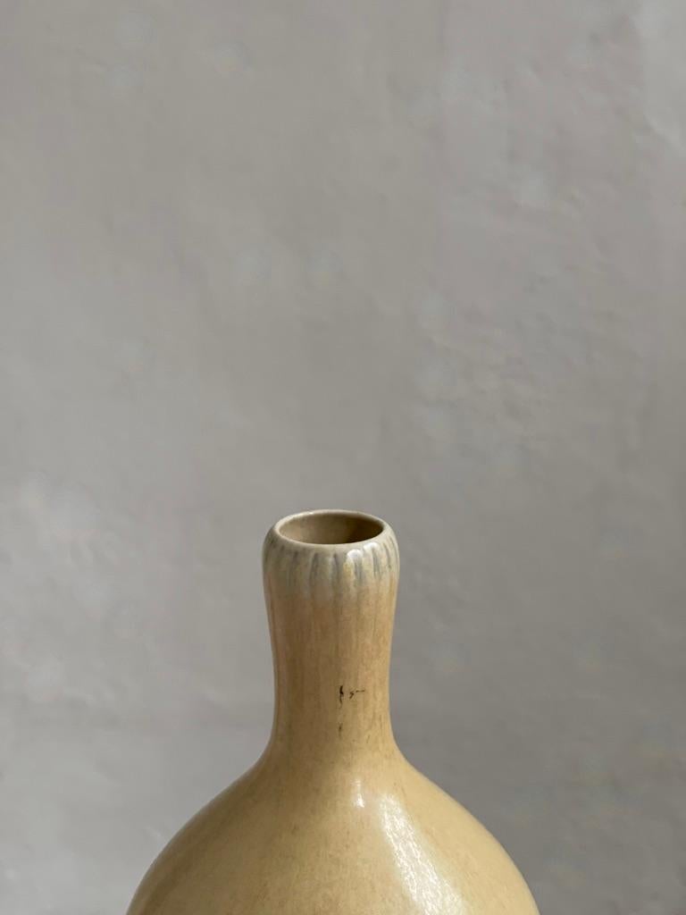 Scandinavian Modern Narrow long necked vase in yellow glaze by Eva Stæhr Nielsen for Saxbo, Denmark For Sale