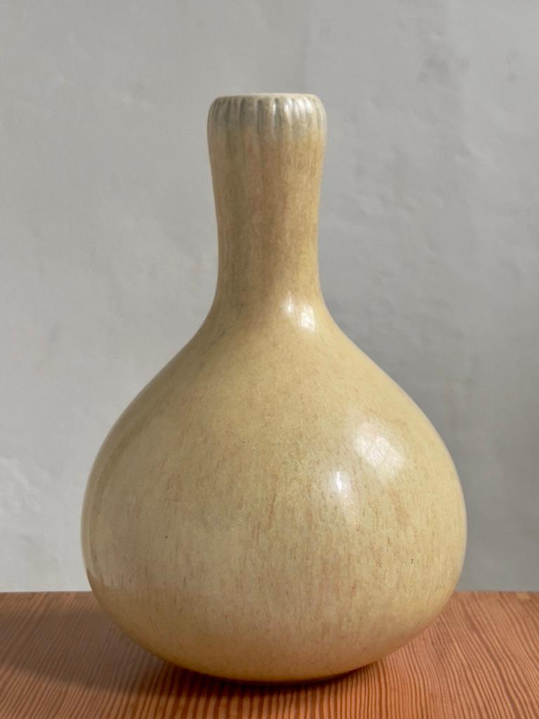 20th Century Narrow long necked vase in yellow glaze by Eva Stæhr Nielsen for Saxbo, Denmark For Sale