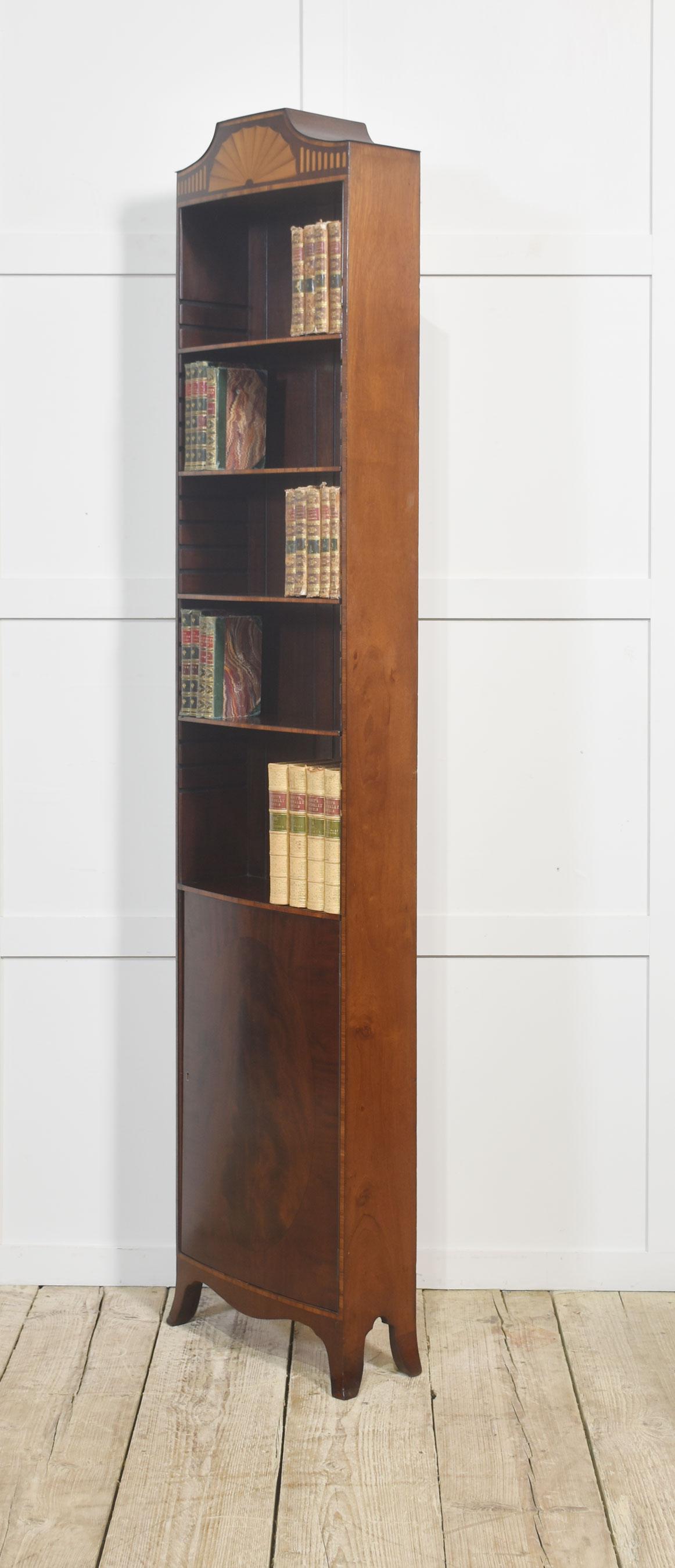 Libreria stretta in mogano intarsiato in vendita 3