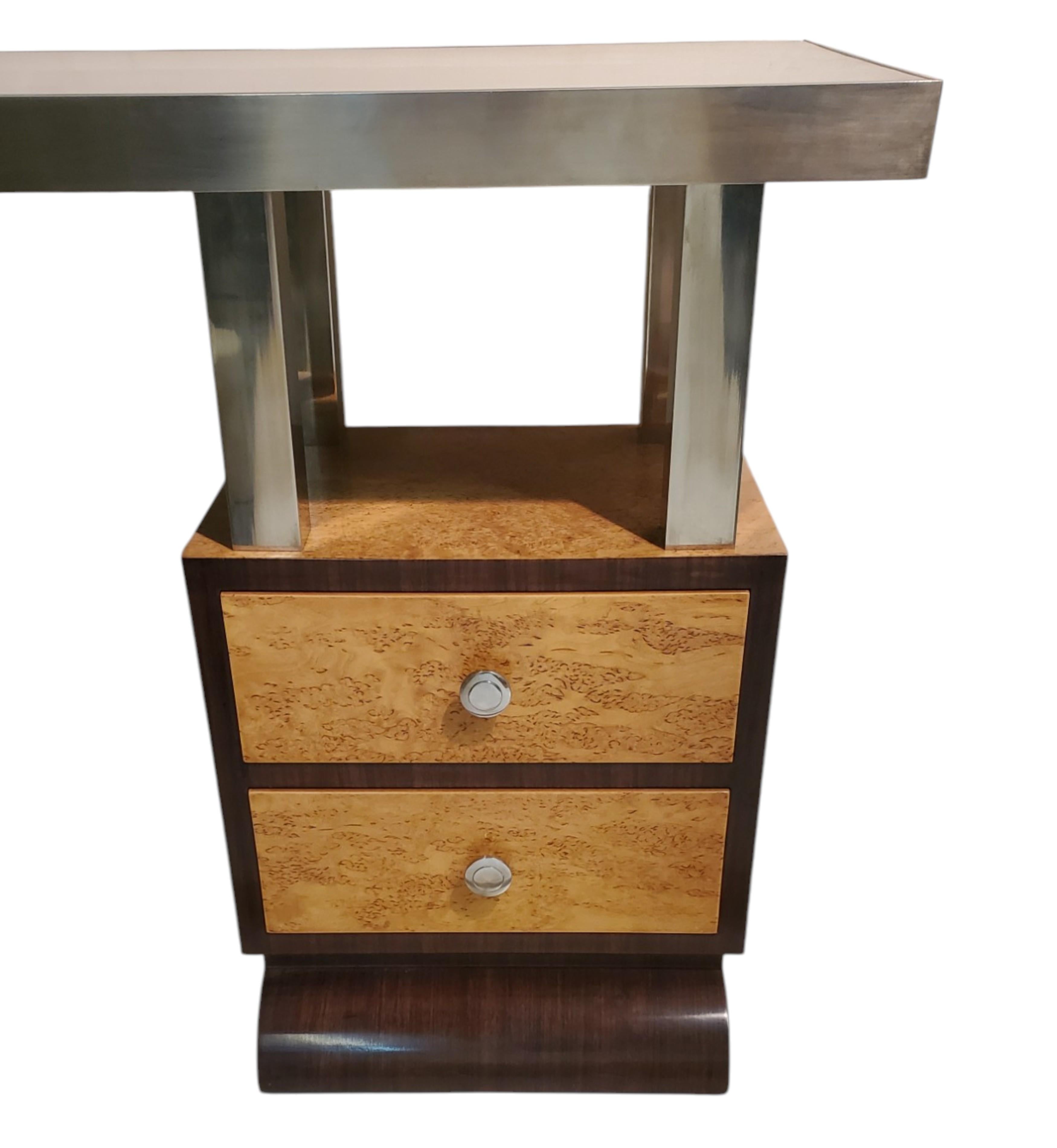 Schmaler minimalistischer Schreibtisch aus zweifarbigem Wurzelholz und Nussbaumholz mit Nickelbronze-Rohrbeinen im Angebot 6