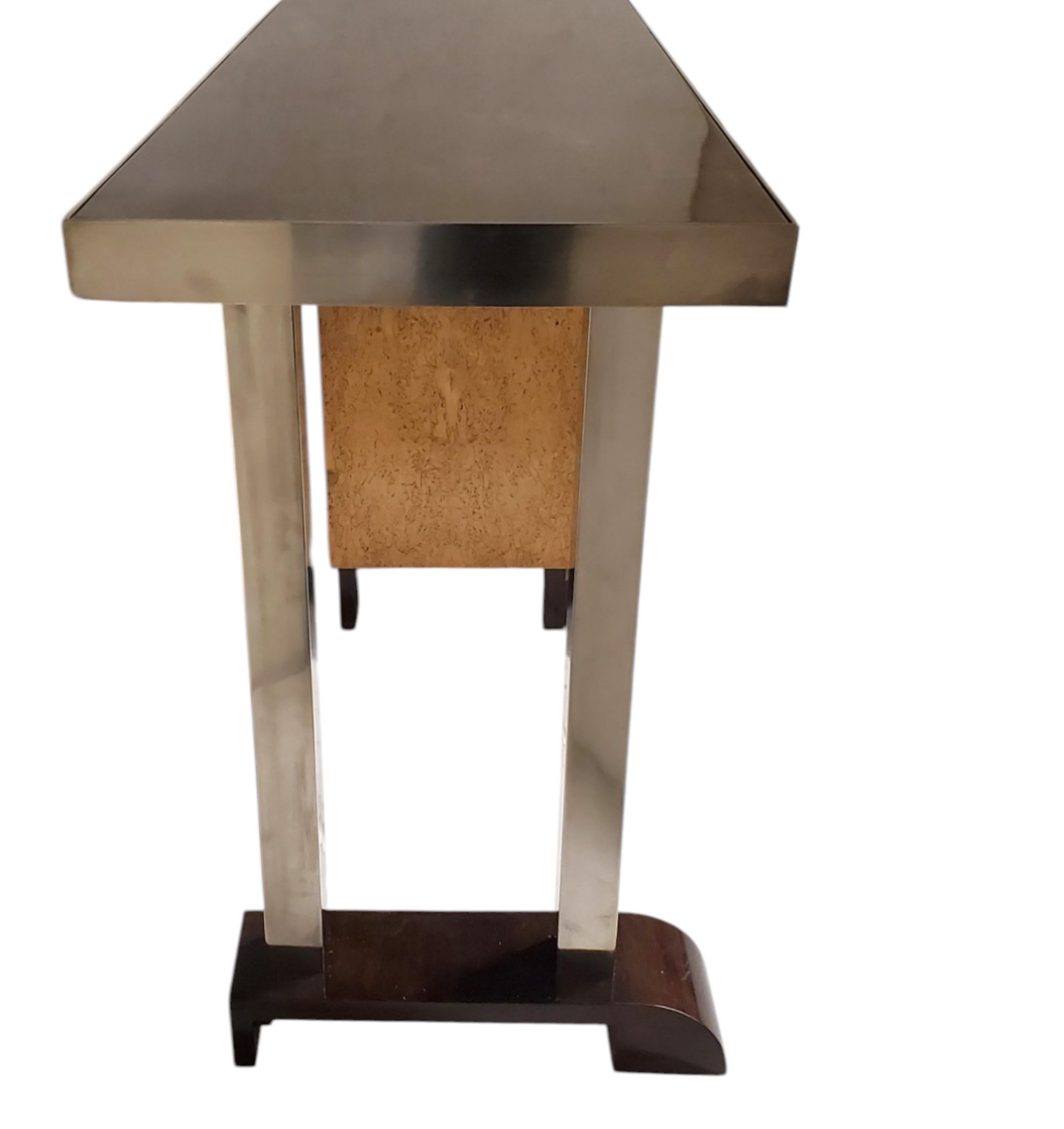 Schmaler minimalistischer Schreibtisch aus zweifarbigem Wurzelholz und Nussbaumholz mit Nickelbronze-Rohrbeinen im Angebot 9