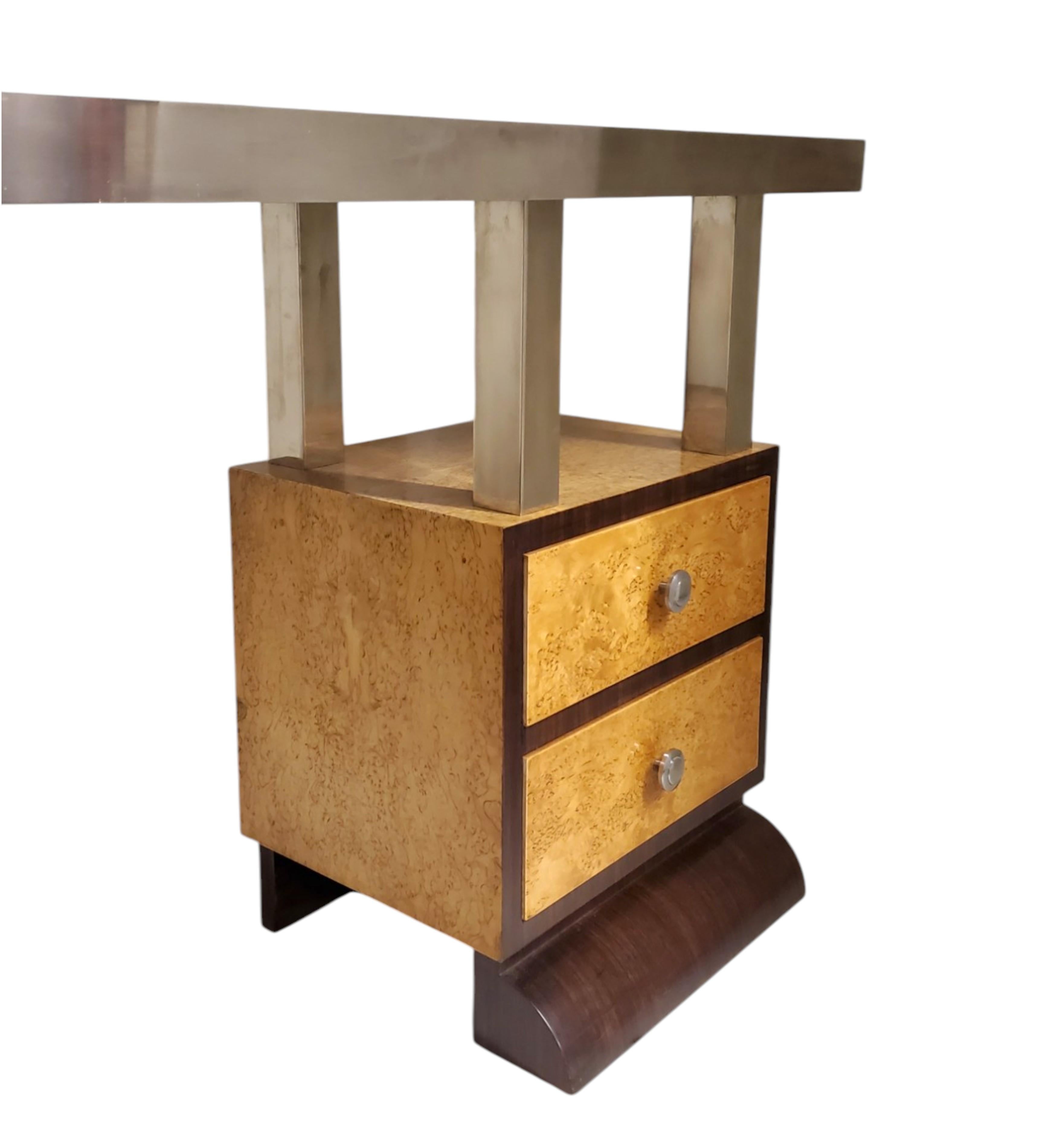 Schmaler minimalistischer Schreibtisch aus zweifarbigem Wurzelholz und Nussbaumholz mit Nickelbronze-Rohrbeinen im Angebot 12