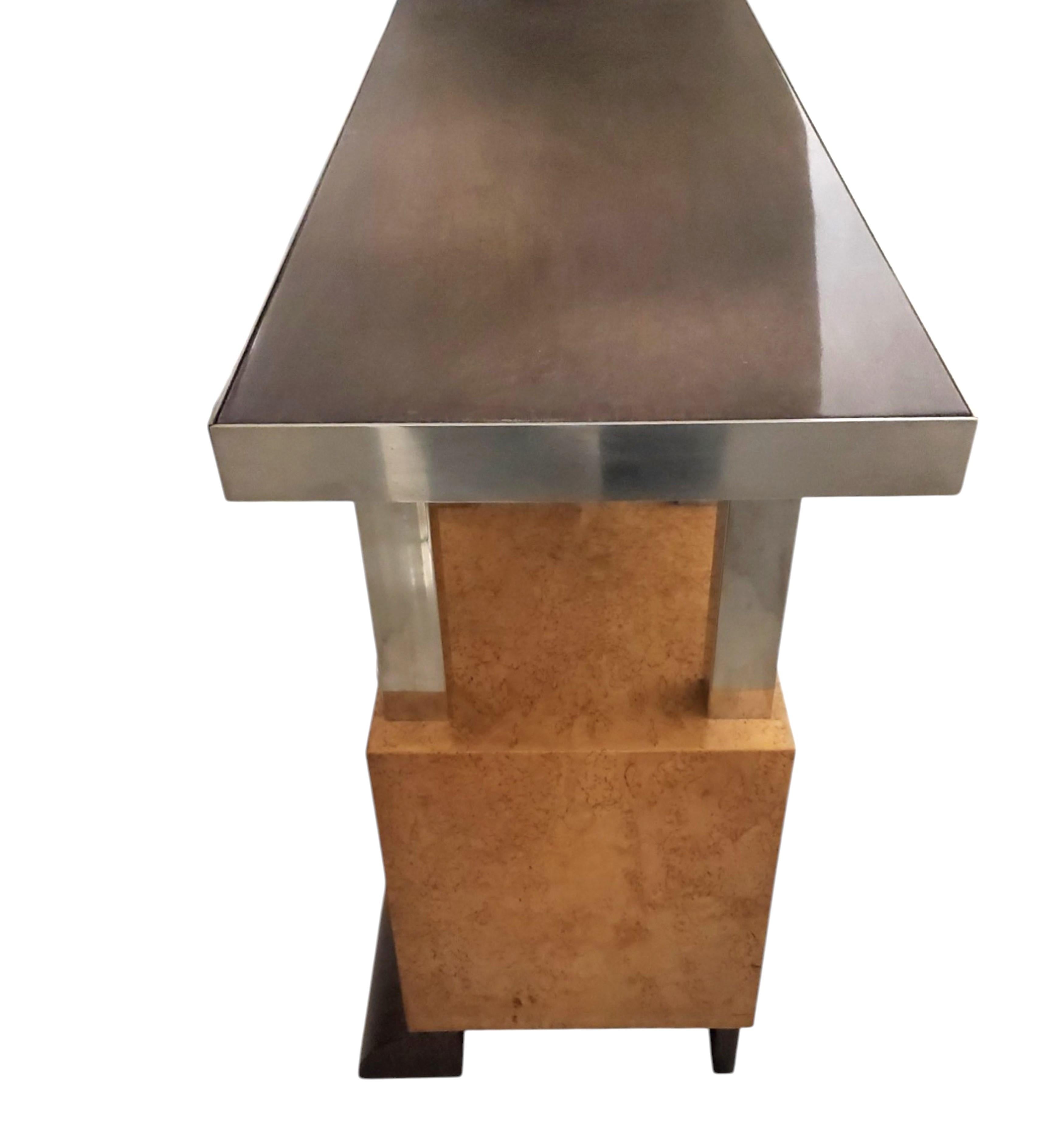 Schmaler minimalistischer Schreibtisch aus zweifarbigem Wurzelholz und Nussbaumholz mit Nickelbronze-Rohrbeinen im Angebot 14