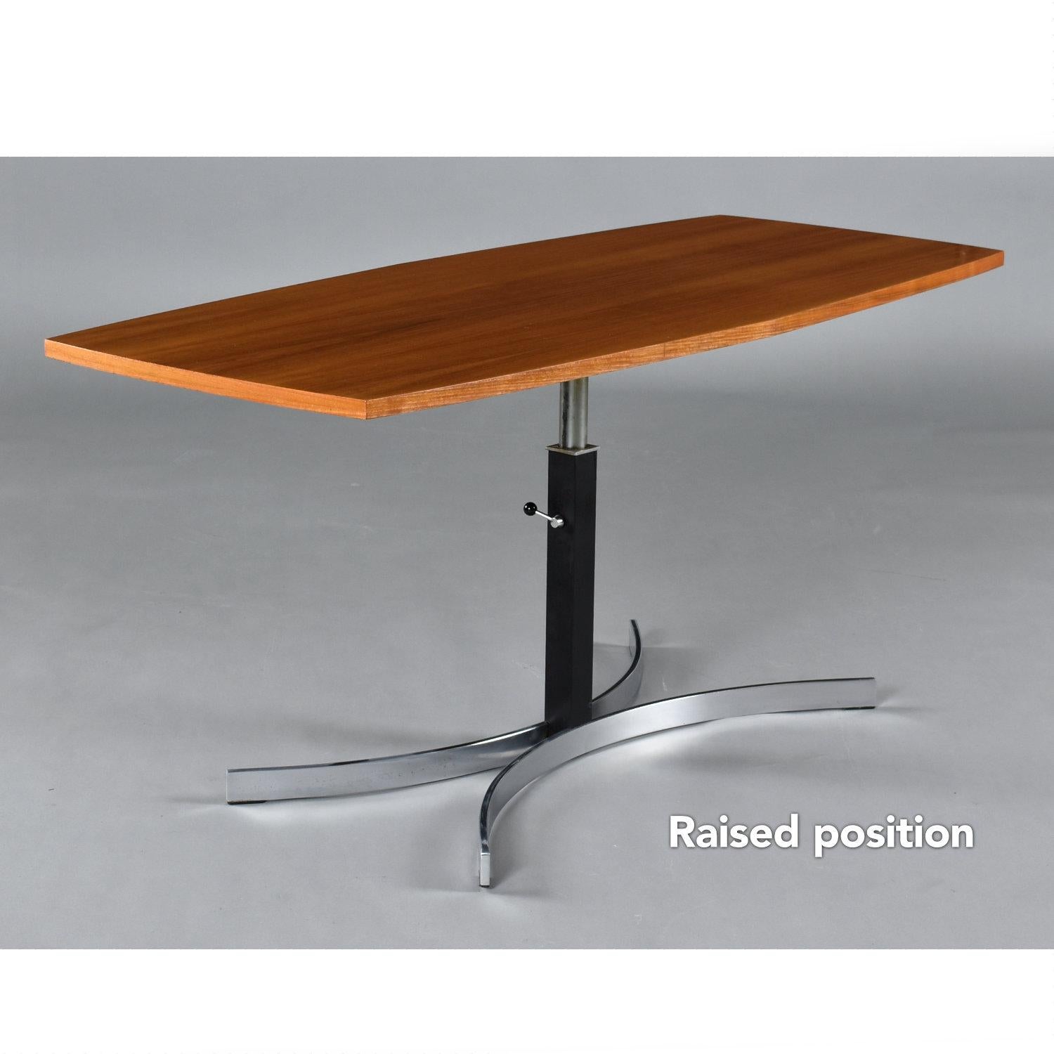 Incroyablement polyvalente Table de salle à manger à hauteur réglable au design moderne et au plateau étroit. Dans sa position la plus basse, cette table peut être utilisée comme une table basse de 21″ de haut. La table peut être relevée