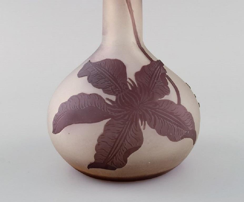 Art Nouveau Narrow Neck Emile Gallé Vase in Frosted and Purple Art Glass, Early 20th C For Sale