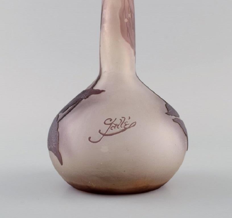Narrow Neck Emile Gallé Vase in Frosted and Purple Art Glass, Early 20th C In Excellent Condition For Sale In Copenhagen, DK