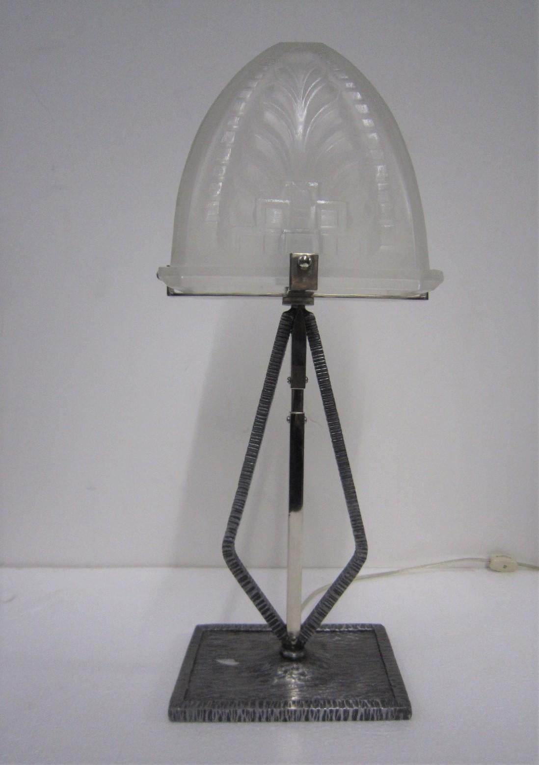 Narrow, Rectangular French Modernist Table Lamp, Hammered Iron and Art Glass For Sale 10