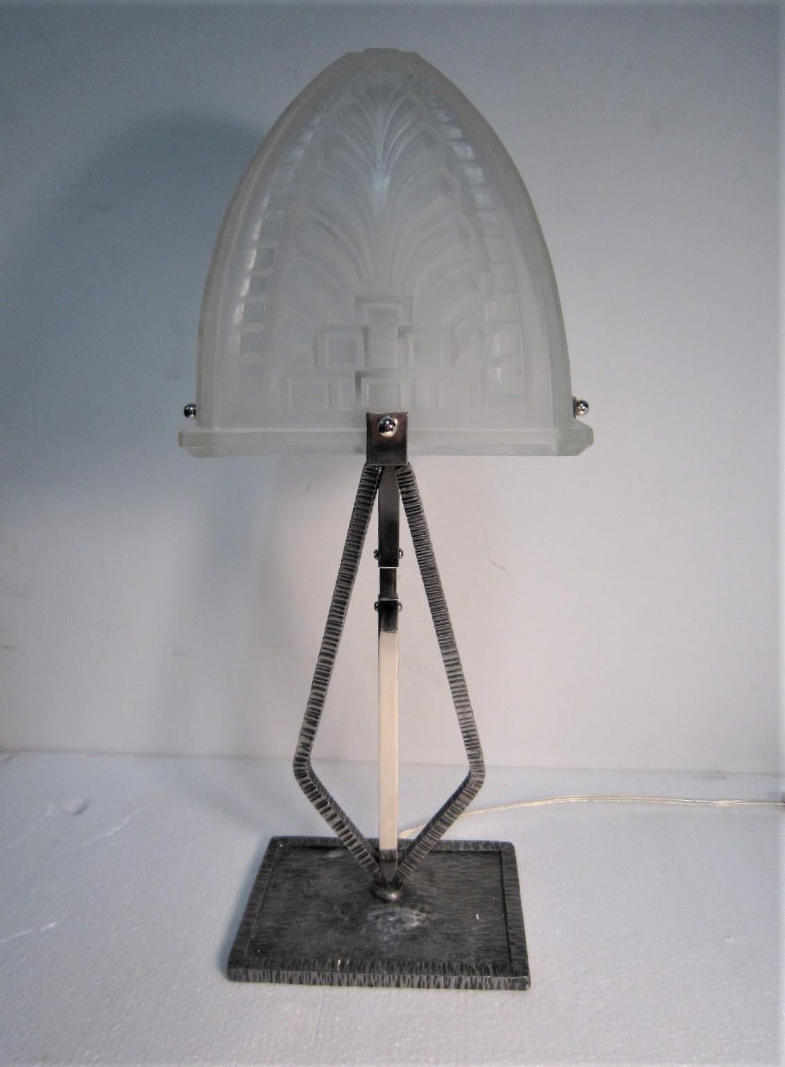 Narrow, Rectangular French Modernist Table Lamp, Hammered Iron and Art Glass For Sale 14