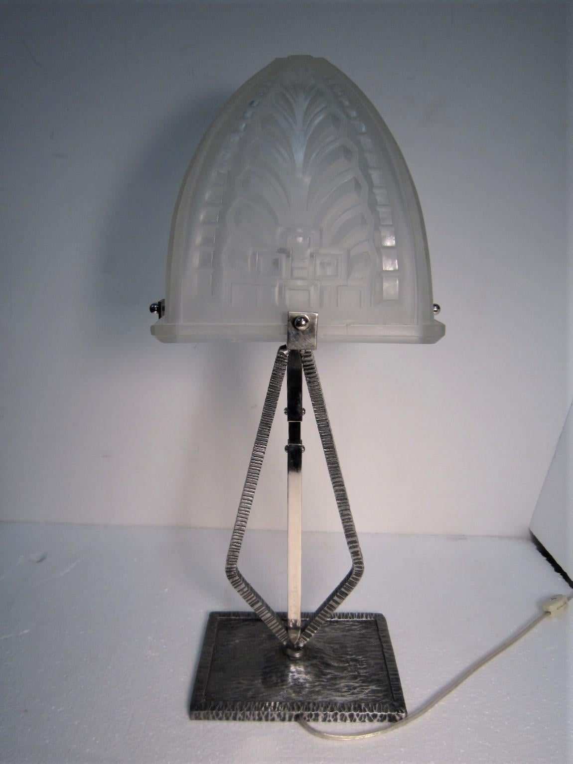 Narrow, Rectangular French Modernist Table Lamp, Hammered Iron and Art Glass For Sale 15