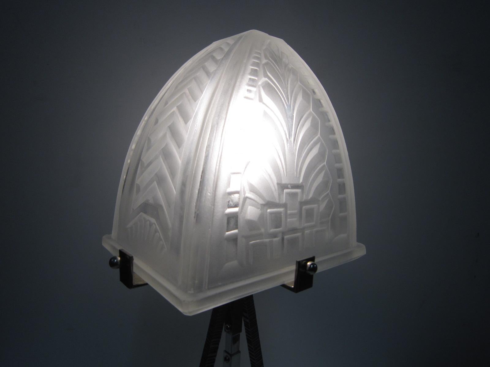 Art Deco Narrow, Rectangular French Modernist Table Lamp, Hammered Iron and Art Glass For Sale