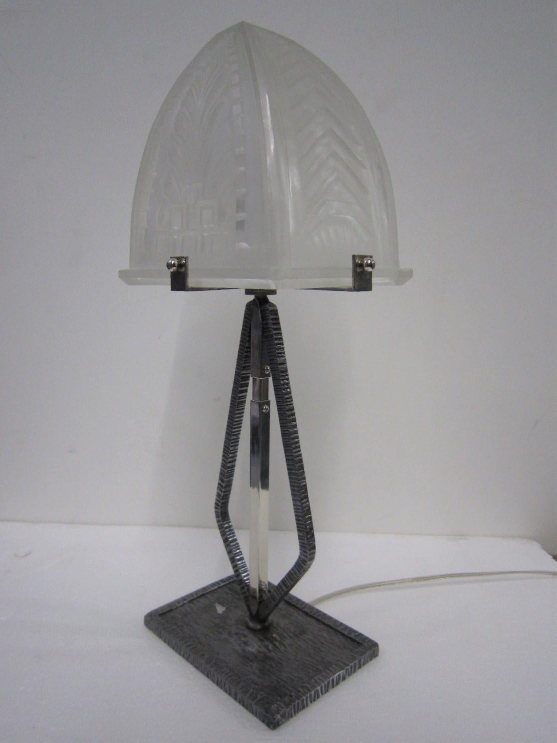Mid-20th Century Narrow, Rectangular French Modernist Table Lamp, Hammered Iron and Art Glass For Sale