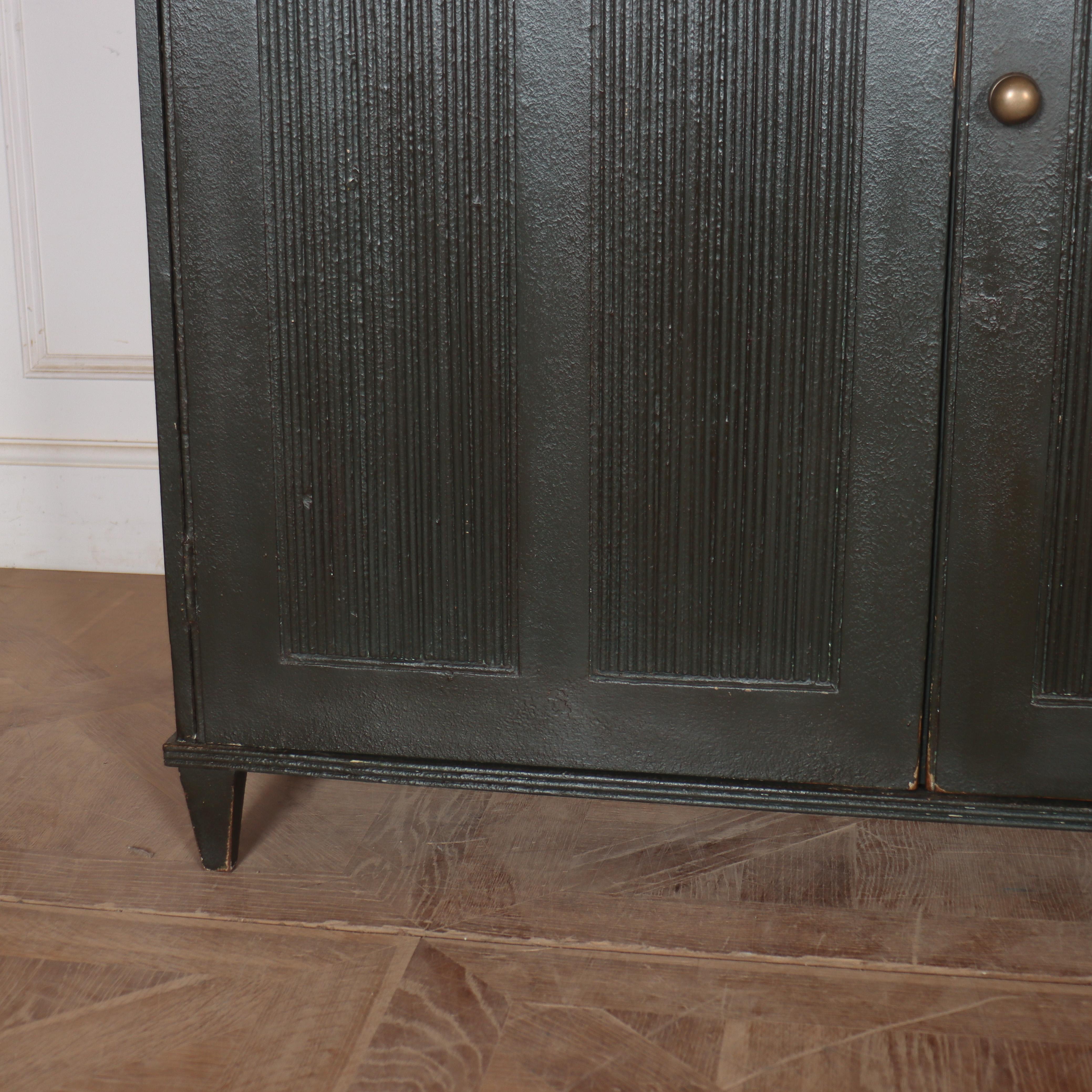 Narrow Swedish Painted Enfilade In Good Condition For Sale In Leamington Spa, Warwickshire