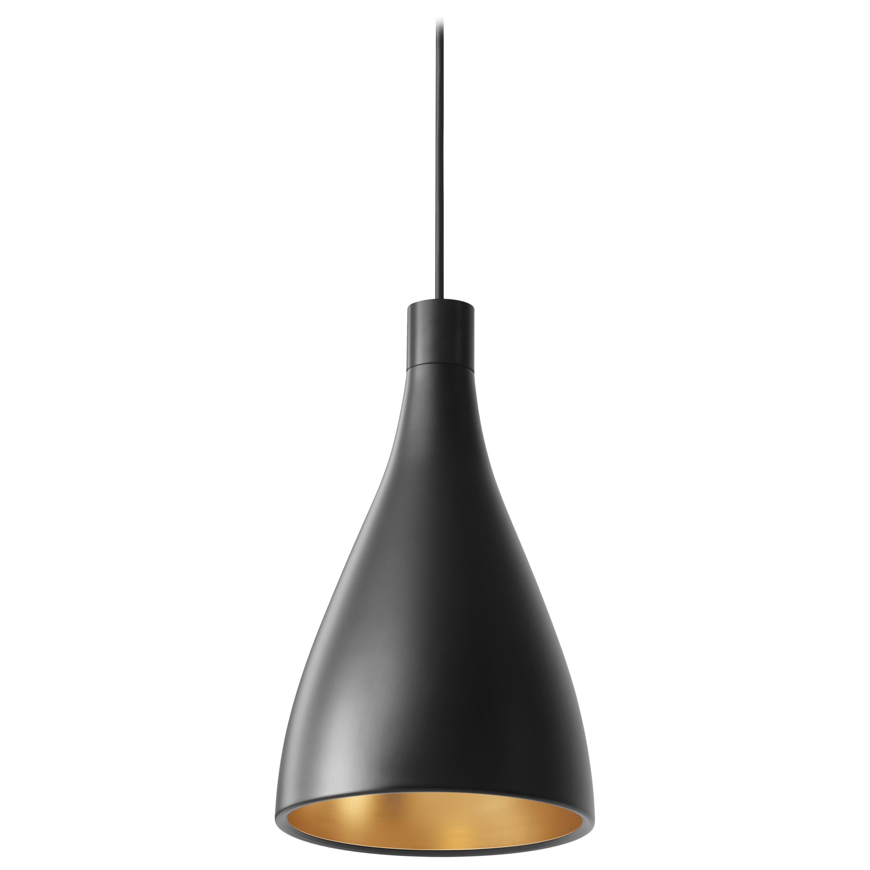 Lampe à suspension étroite en noir et laiton par Pablo Designs en vente