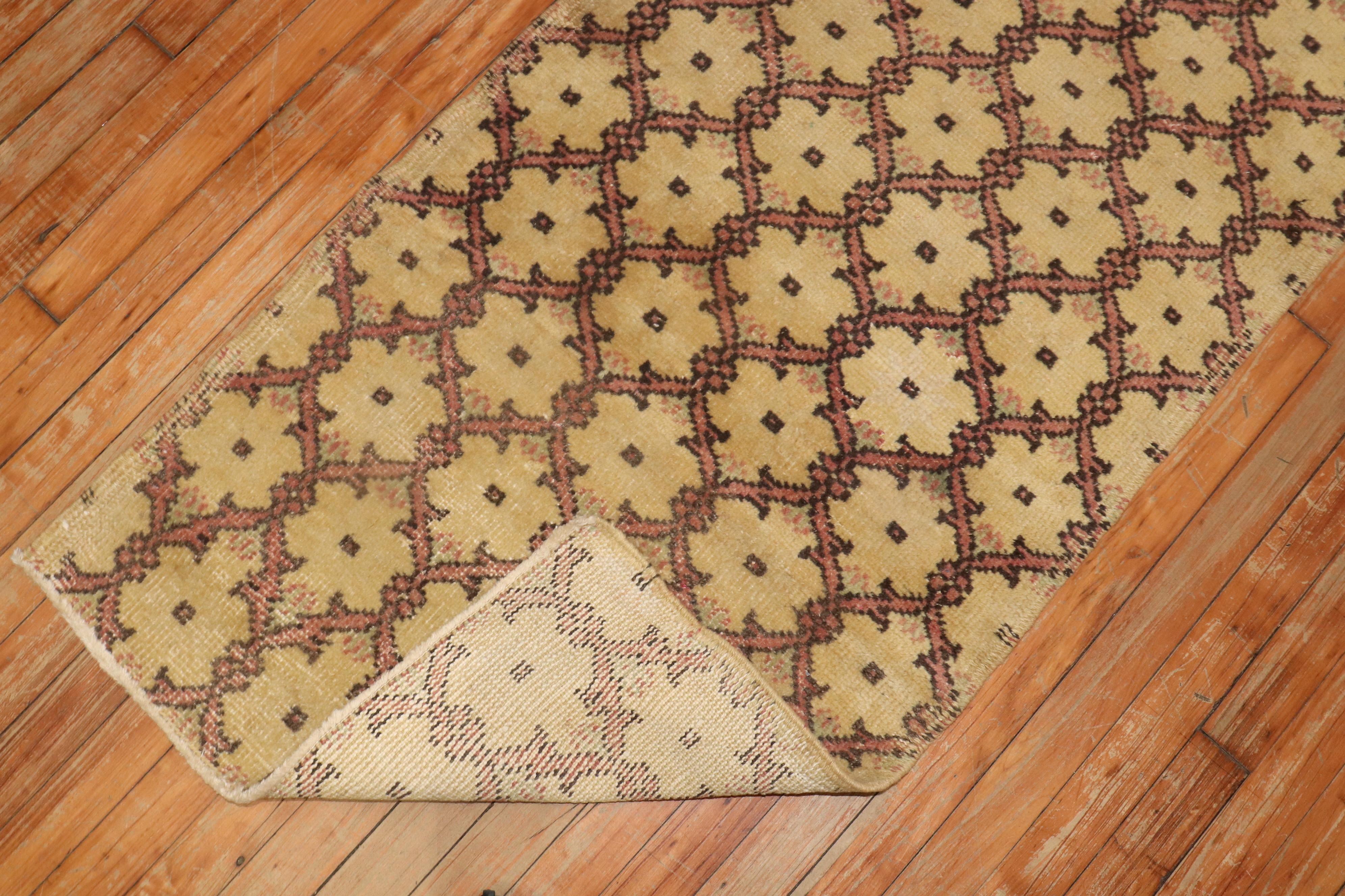 Narrow Vintage Turkish Runner In Good Condition For Sale In New York, NY