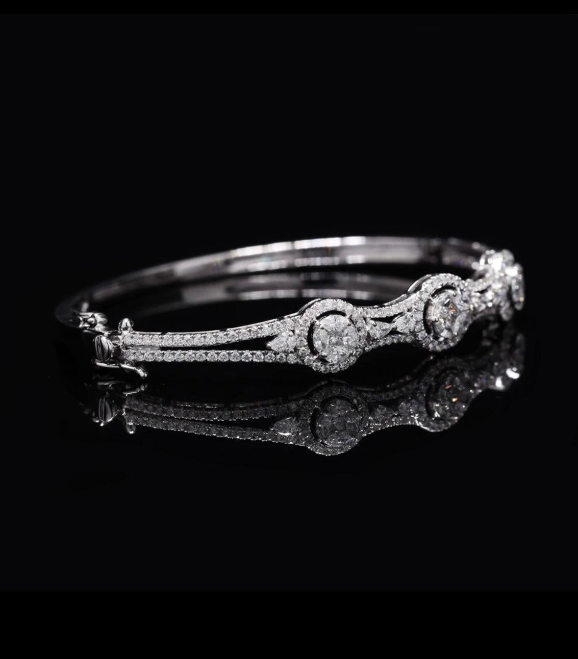 Bracelet en or 18 carats avec diamants naturels de 2,10 carats Neuf - En vente à jaipur, IN