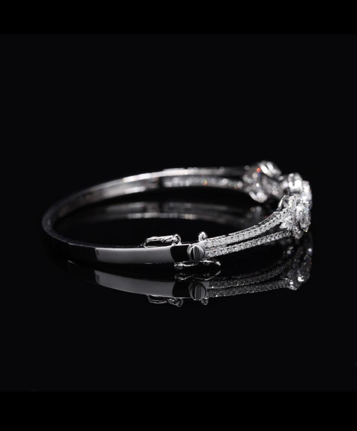 Bracelet en or 18 carats avec diamants naturels de 2,10 carats Pour femmes en vente