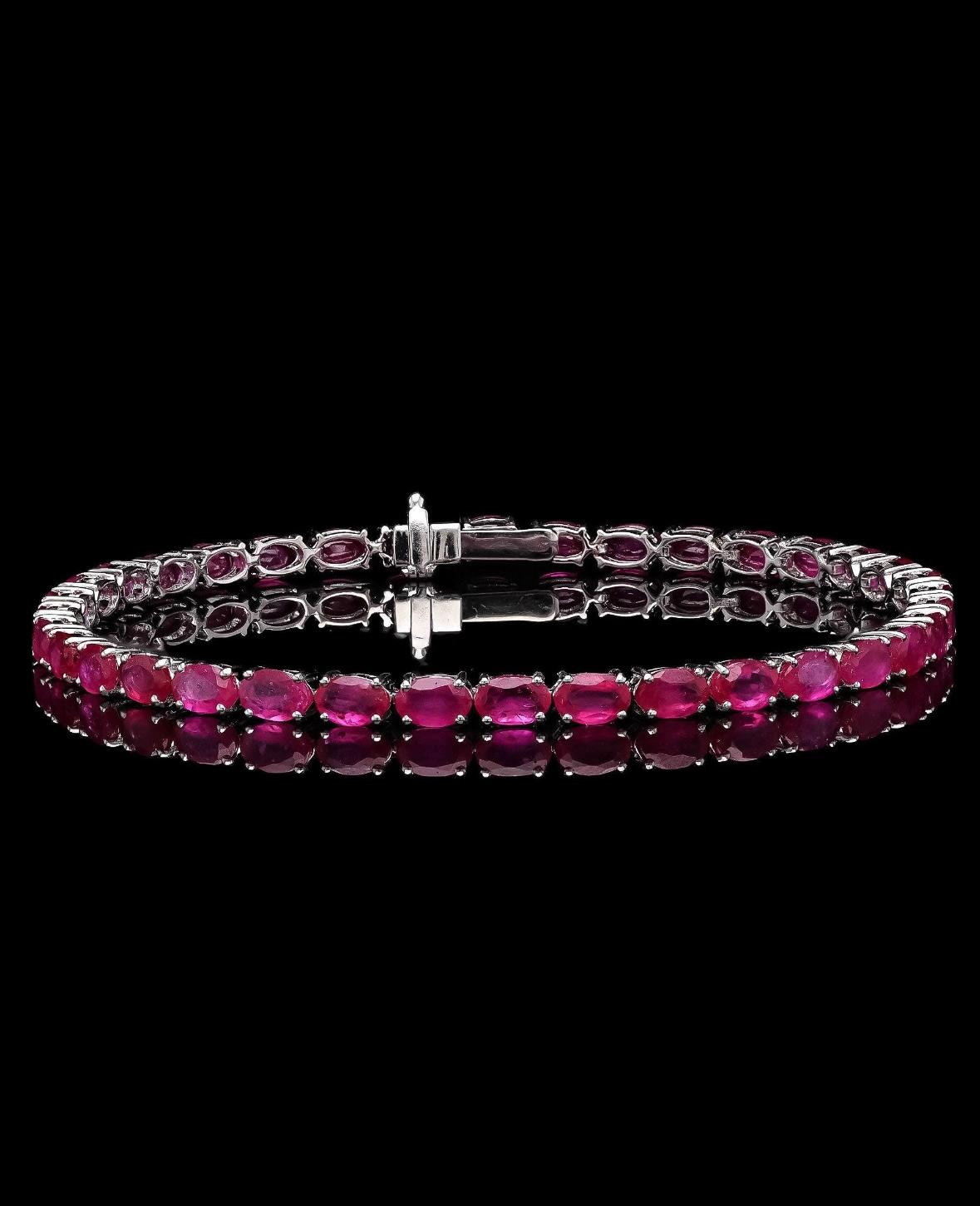 Natural Ruby oval 10.35cts bracelet in 18k gold In New Condition In jaipur, IN