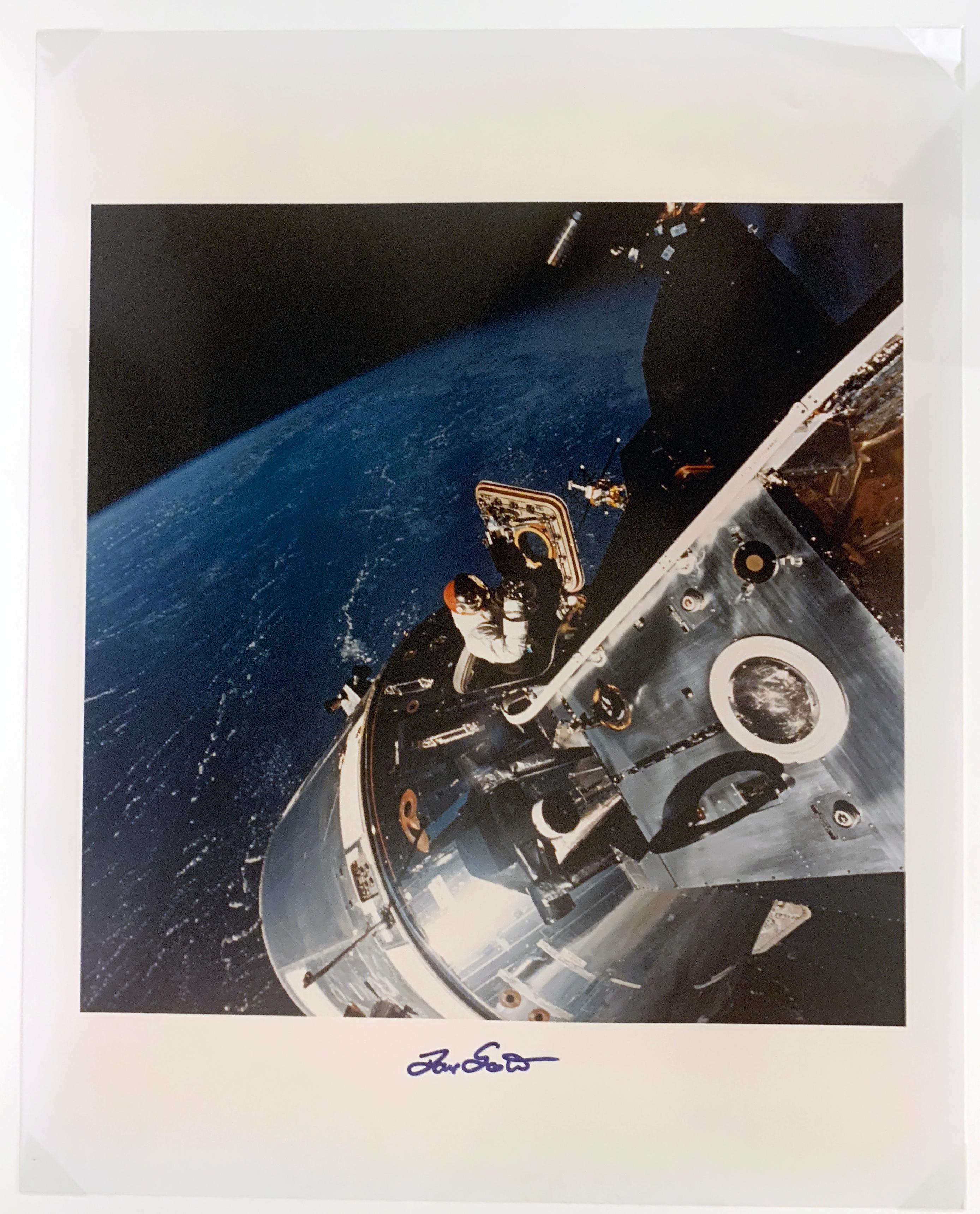 Apollo 9, Astronaut David Scott, Signed Chromogenic Large Color NASA Photograph  en vente 1