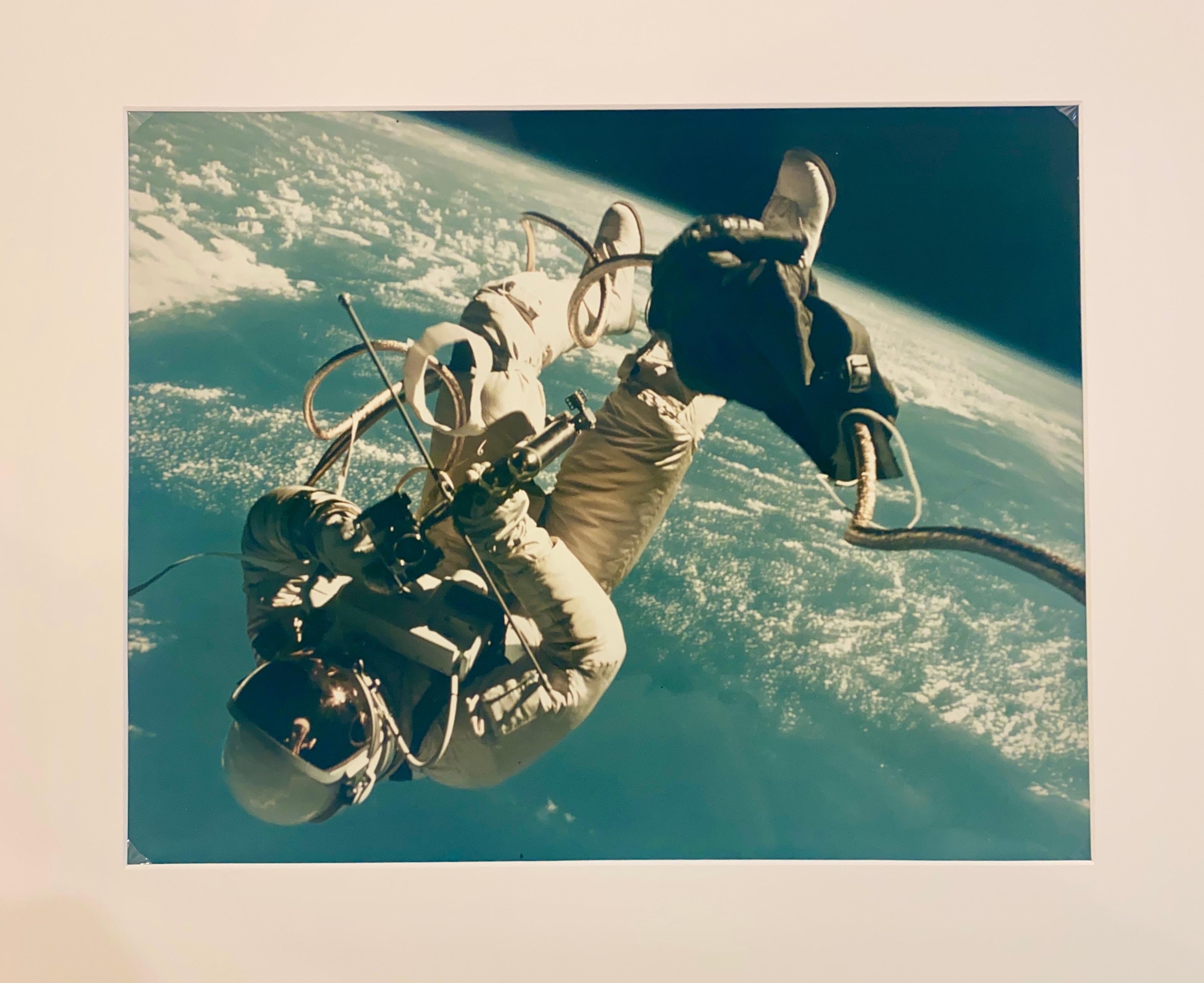 NASA Gemini 4 Photography of Astronaut Ed White Spacewalk Above Gulf of Mexico en vente 2