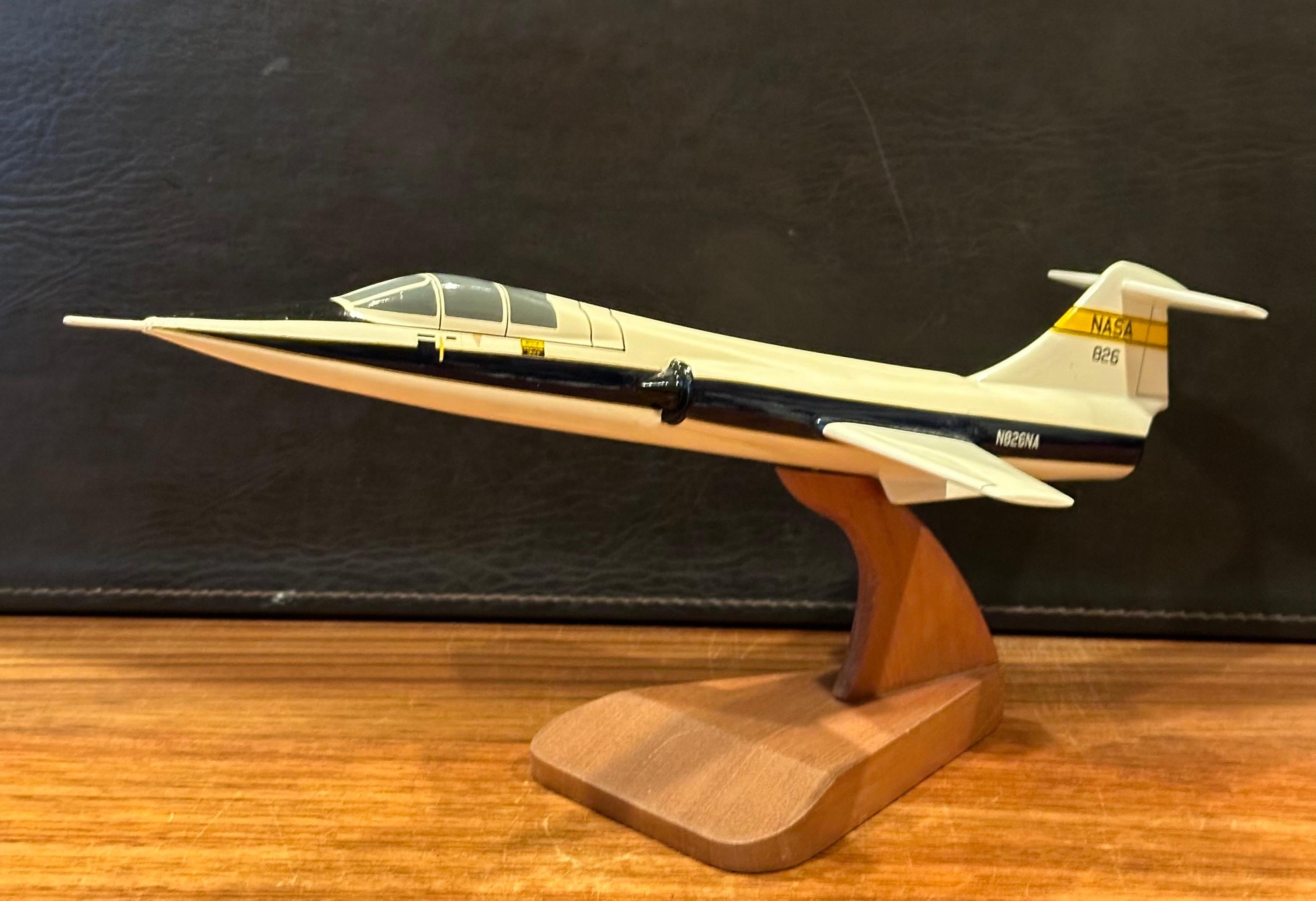 20ième siècle NASA F-104 Lockheed Starfighter Bomber / Airplane Contractor Desk Model (Modèle de bureau) en vente
