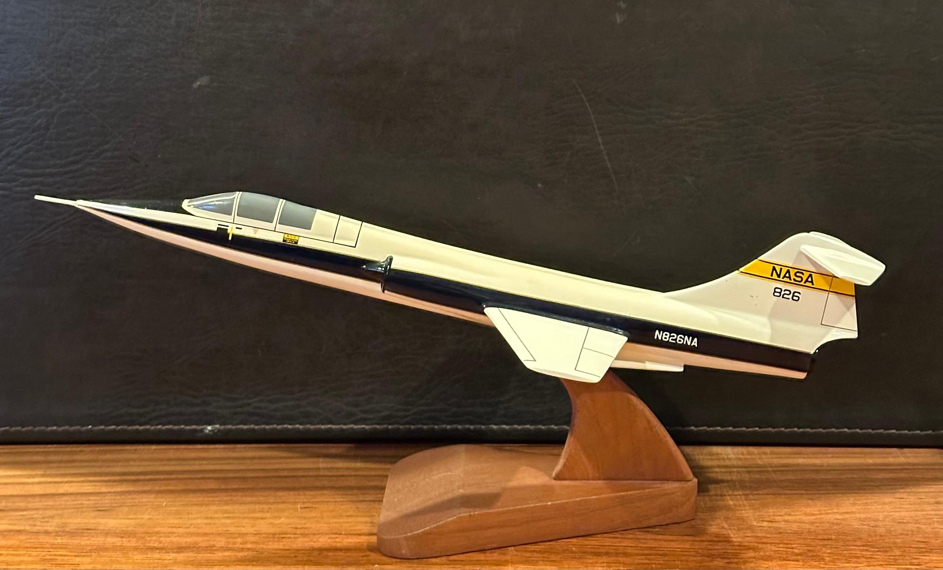 NASA F-104 Lockheed Starfighter Bomber / Airplane Contractor Desk Model (Modèle de bureau) en vente 1