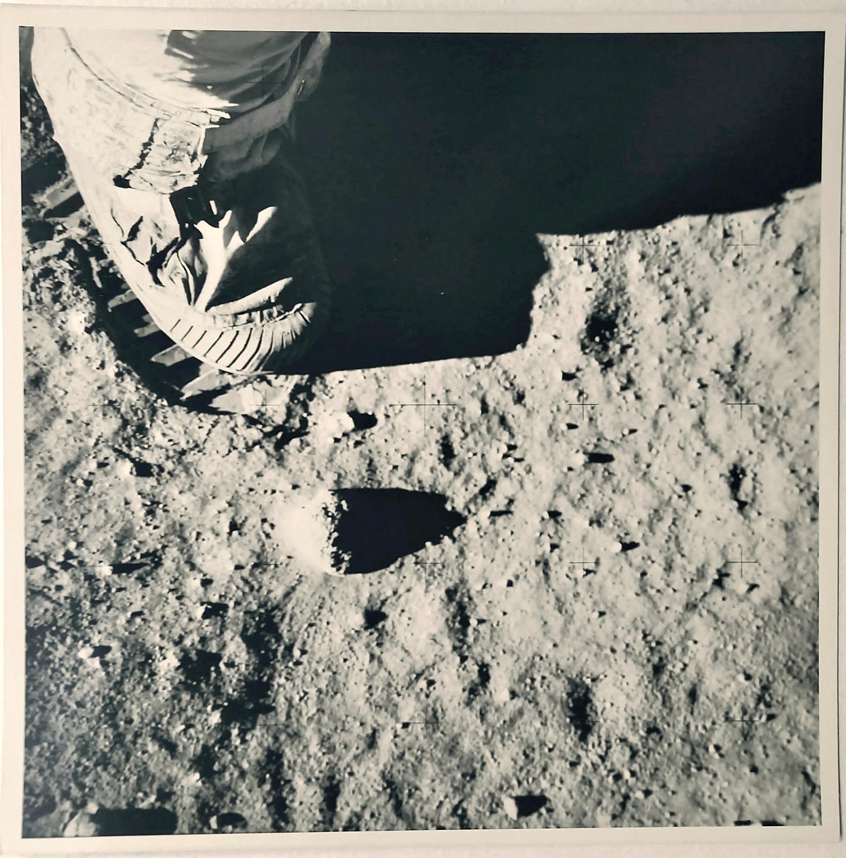 NASA Apollo 11, Buzz Aldrin's Boot – Fußdruck, Vintage-Farbfoto Kodak-Papier im Angebot 1