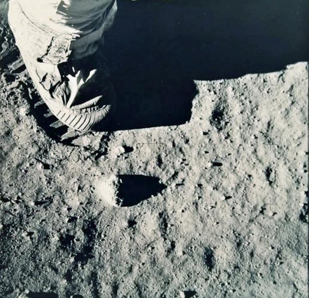NASA Apollo 11, Buzz Aldrin's Boot – Fußdruck, Vintage-Farbfoto Kodak-Papier im Angebot 2