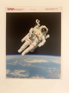 Astronauta de la NASA Bruce McCandless Untethered Spacewalk, Foto en color sobre papel Kodak