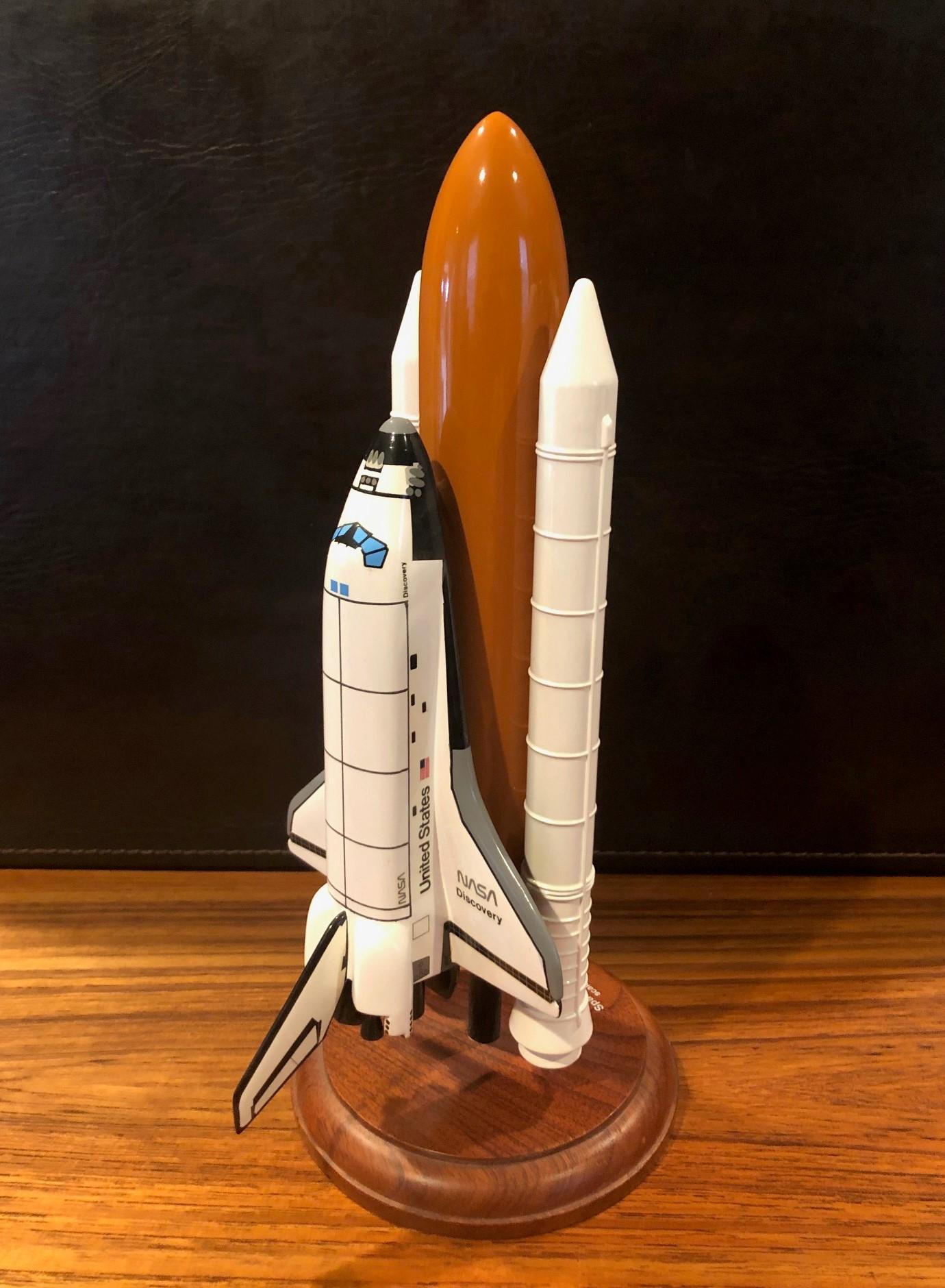 NASA Space Shuttle Discovery Contractor Desk Model 1/200 Scale In Good Condition In San Diego, CA