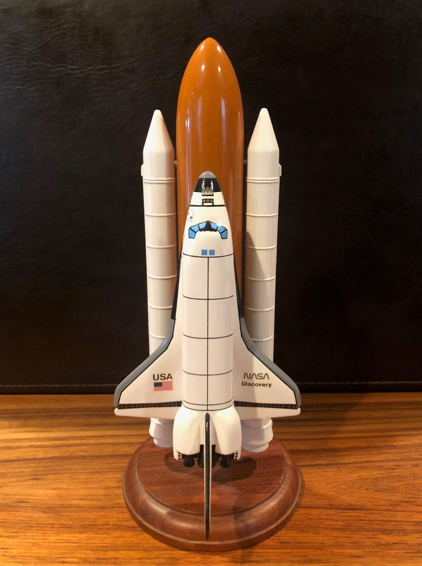 20th Century NASA Space Shuttle Discovery Contractor Desk Model 1/200 Scale