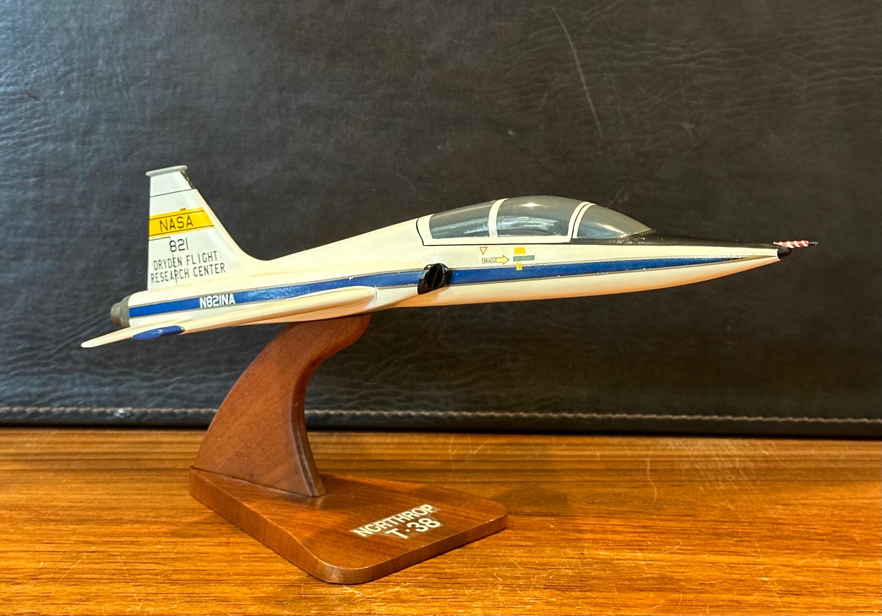 NASA T-38 Northrop Talon/ Airplane Contractor Desk Model 4