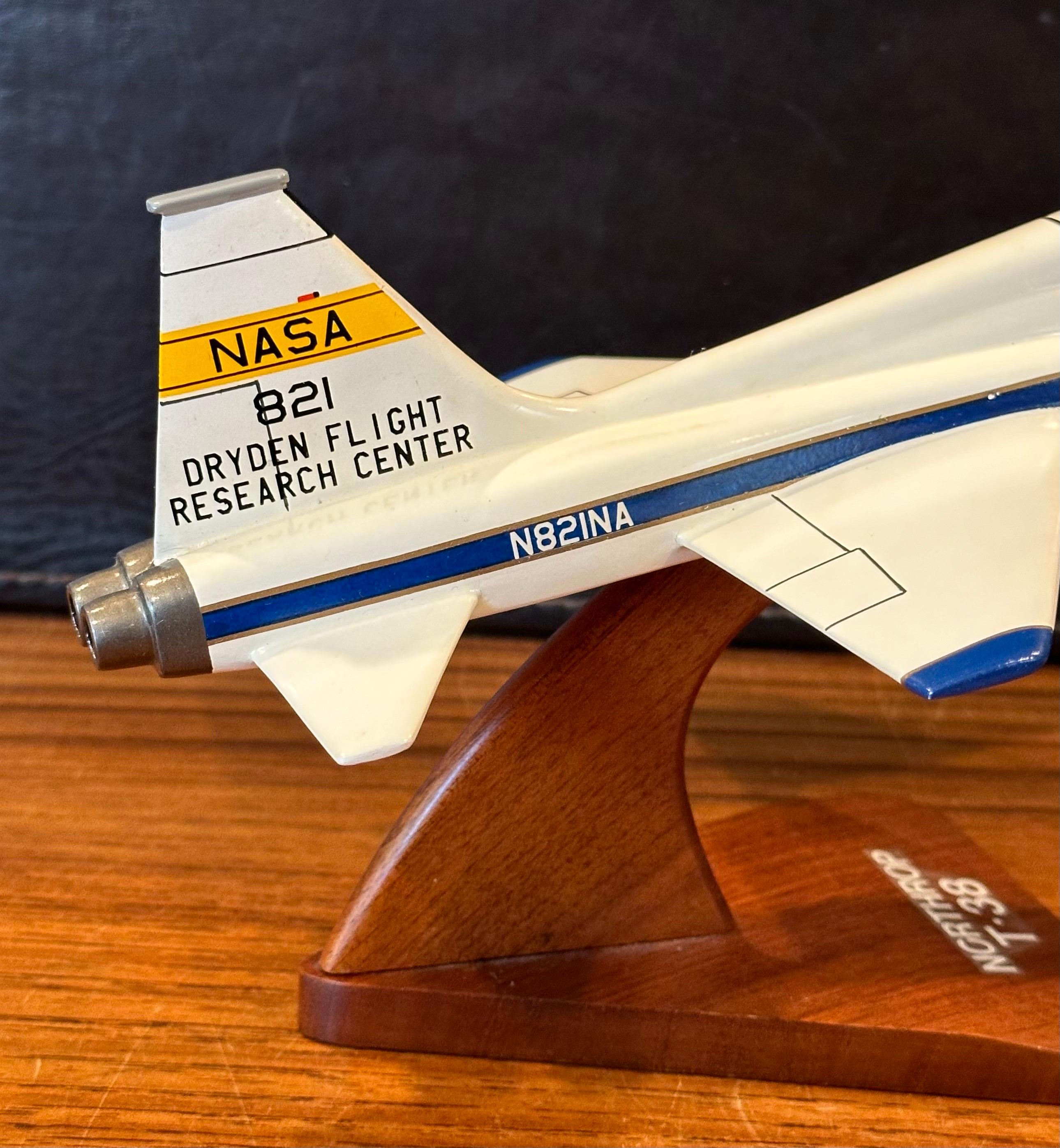 NASA T-38 Northrop Talon/ Airplane Contractor Desk Model 5