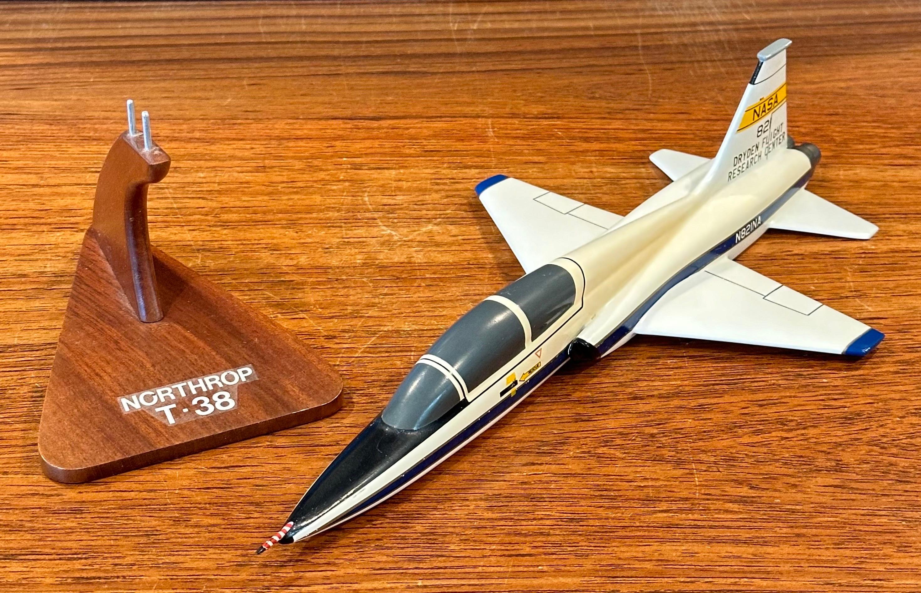 NASA T-38 Northrop Talon/ Airplane Contractor Desk Model 7