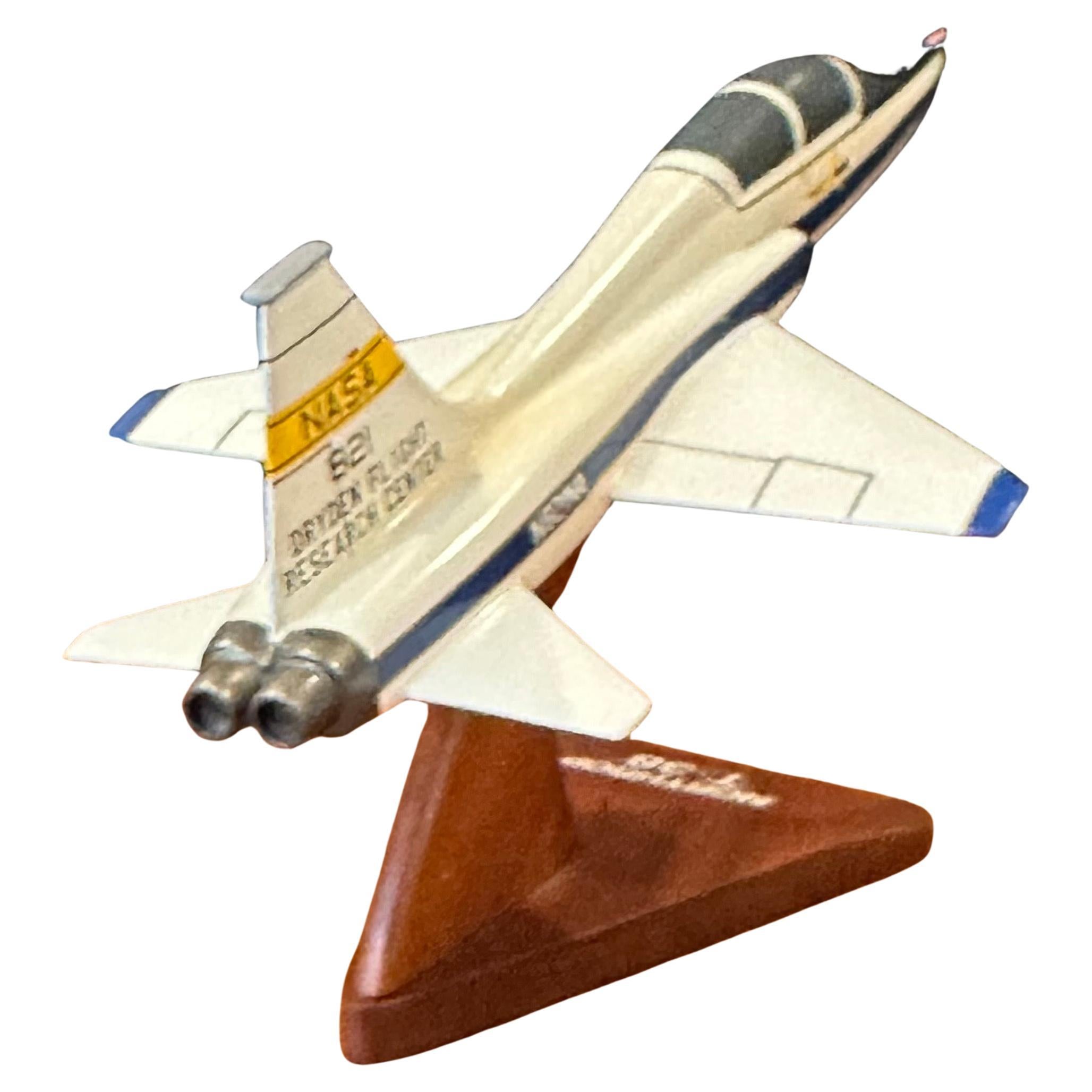 NASA T-38 Northrop Talon/ Airplane Contractor Desk Model 10